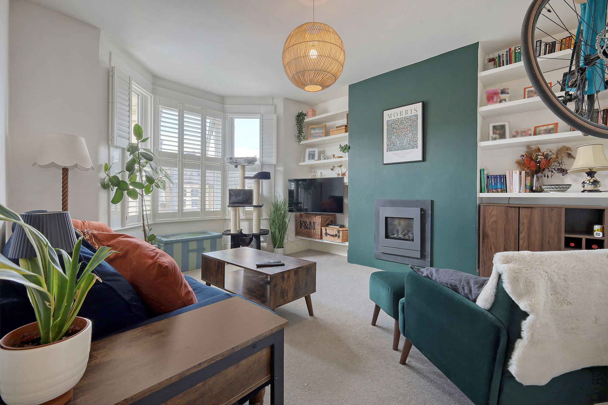 3 bed flat for sale in St. Annes Road, London, E11  - Property Image 2