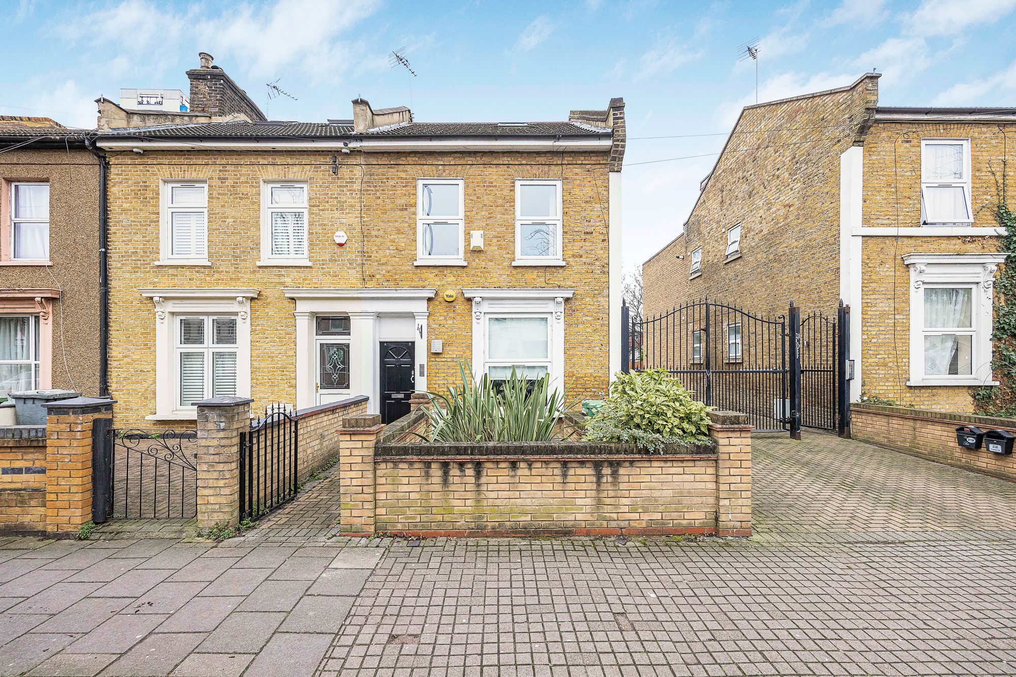 2 bed flat for sale in Chobham Road, London, E15