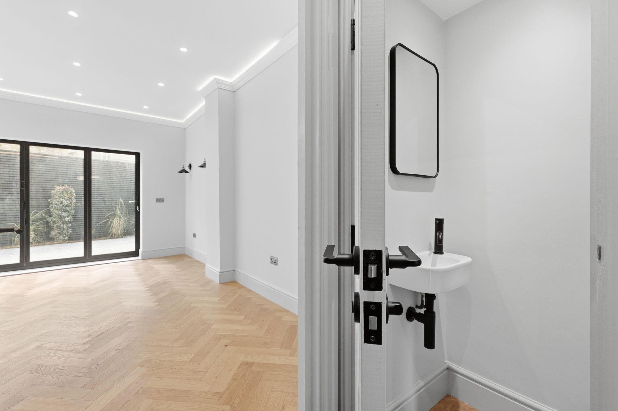 3 bed terraced house for sale in Scotts Road, Leyton, E10  - Property Image 8
