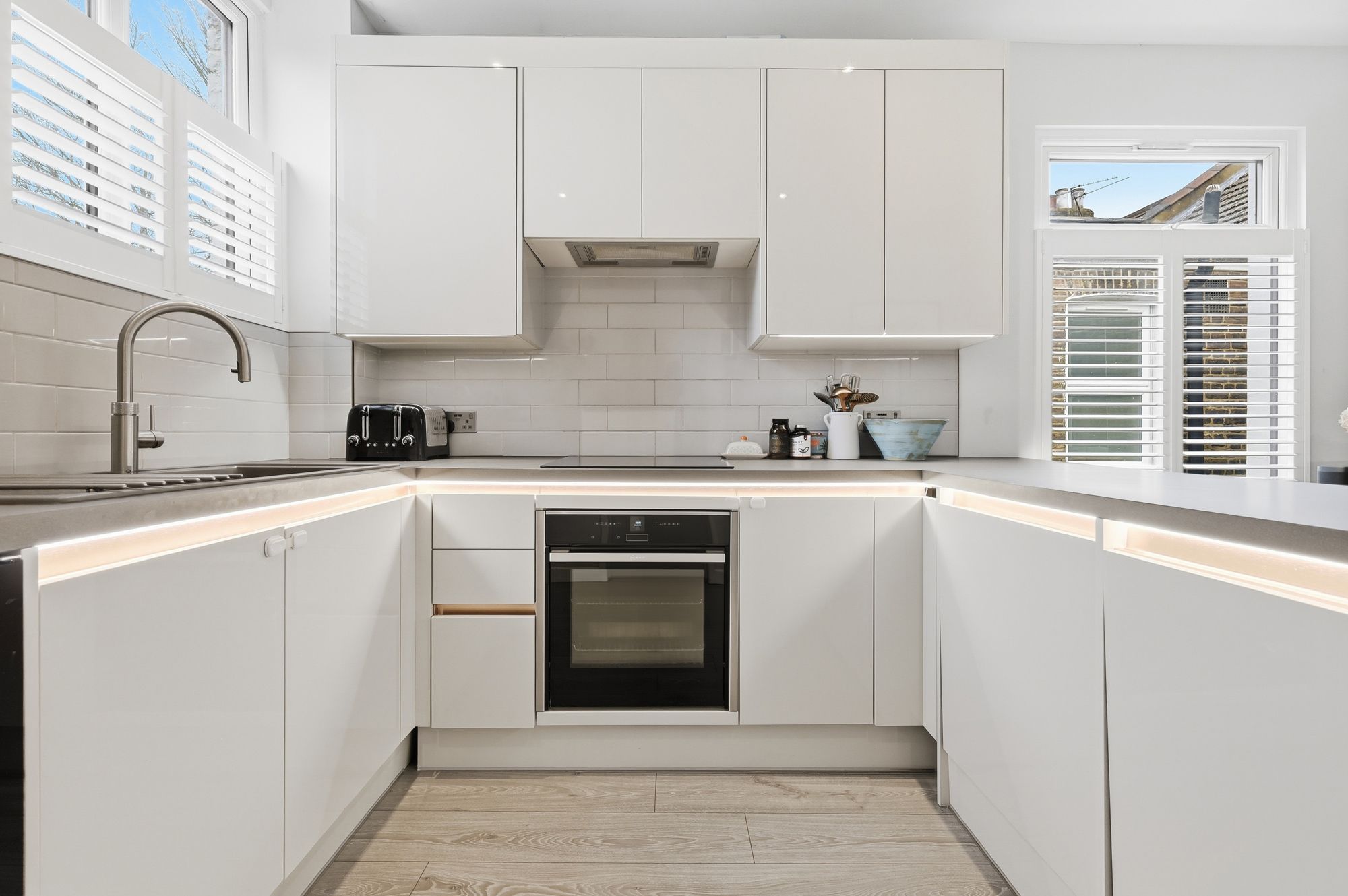 2 bed flat for sale in Huxley Road, Leyton, E10 2