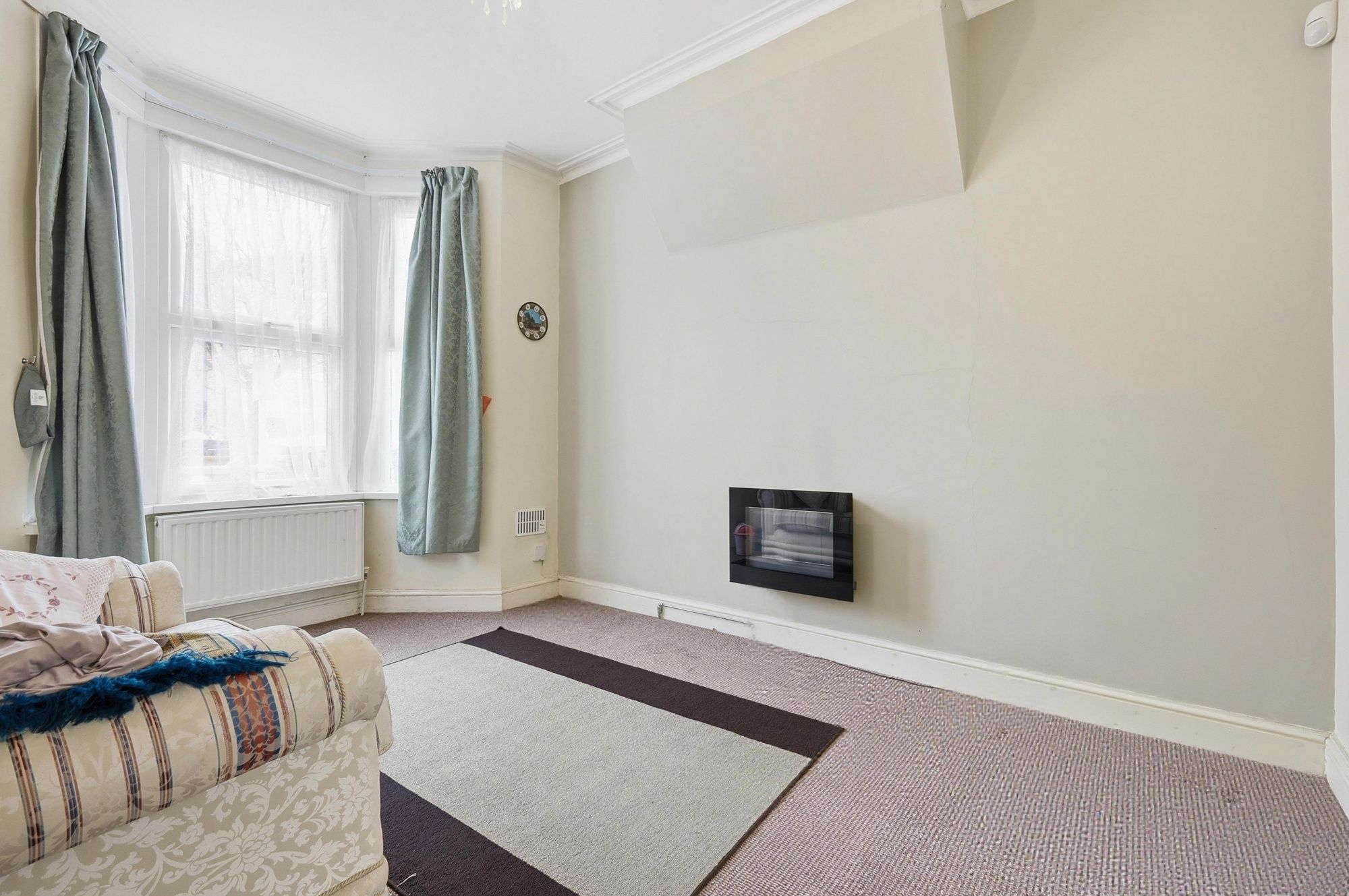 3 bed mid-terraced house for sale in Manor Road, Leyton, E10  - Property Image 2