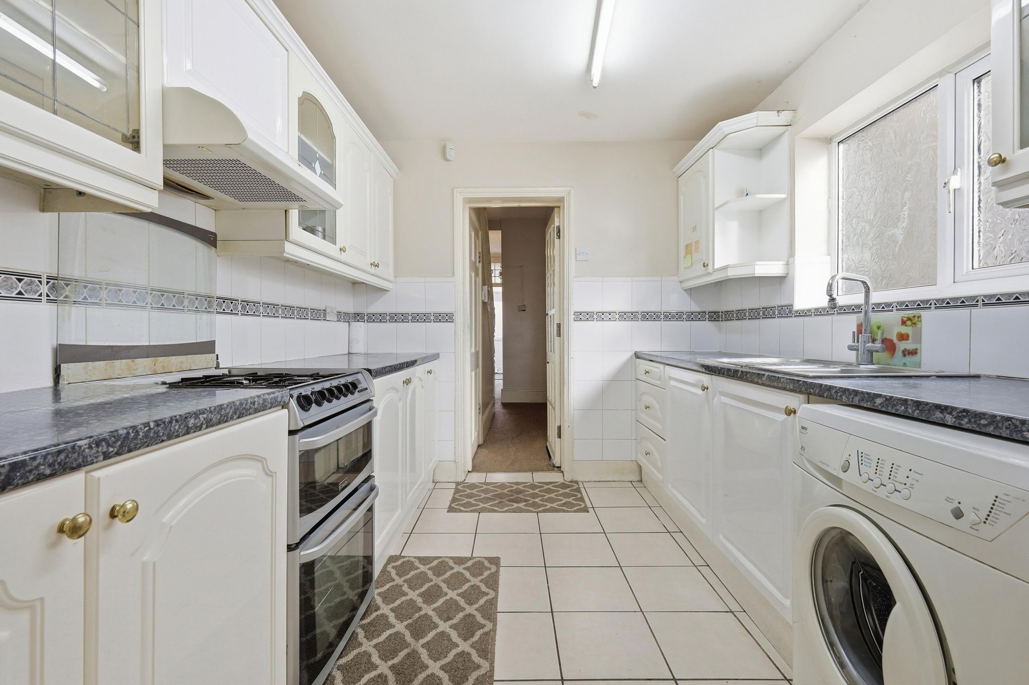 3 bed mid-terraced house for sale in Manor Road, Leyton, E10  - Property Image 7