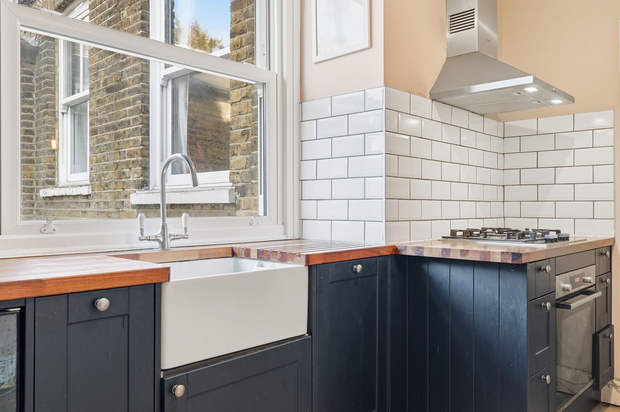 2 bed flat for sale in Richmond Road, London, E11  - Property Image 12