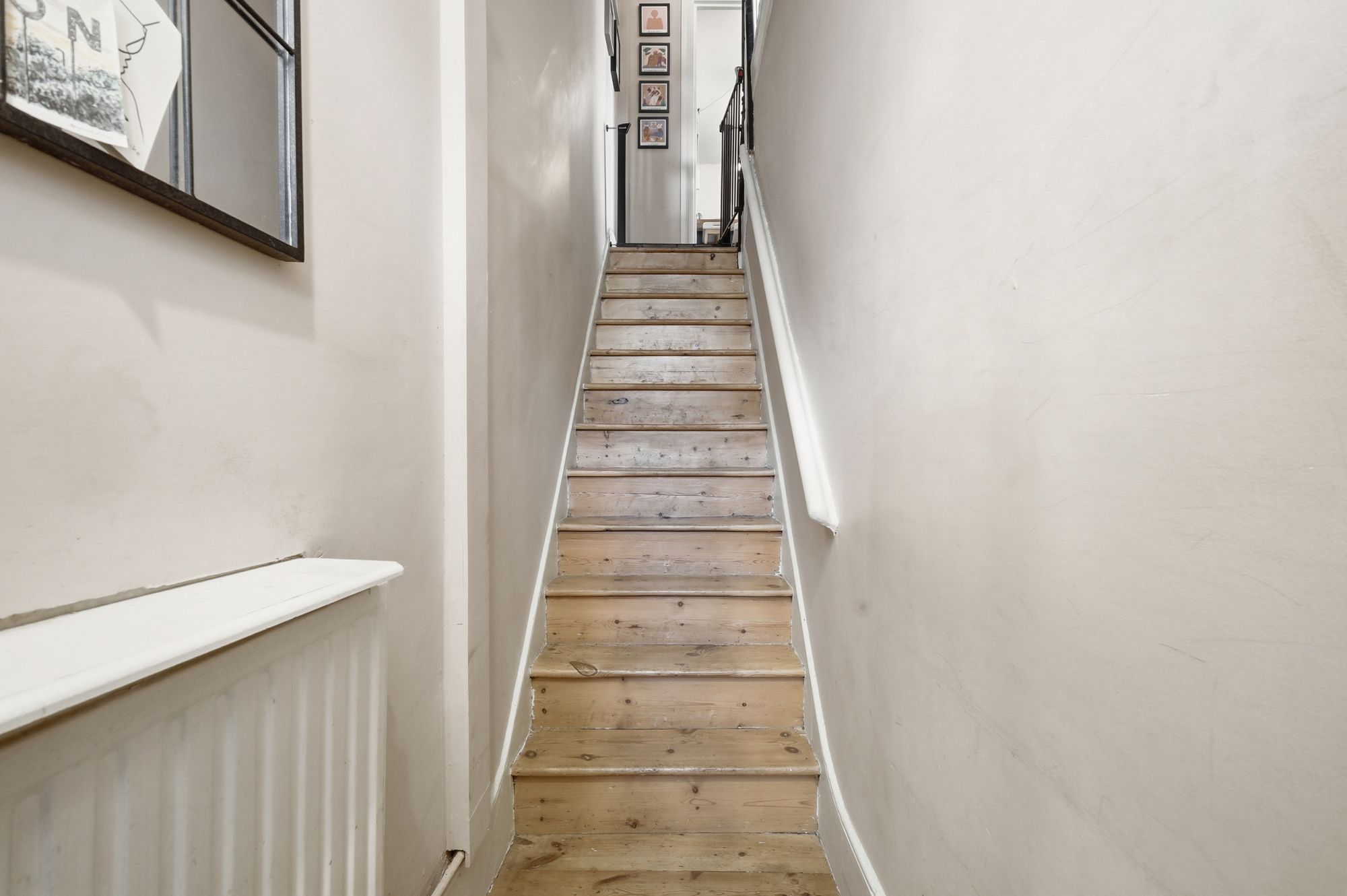 2 bed flat for sale in Richmond Road, London, E11  - Property Image 5