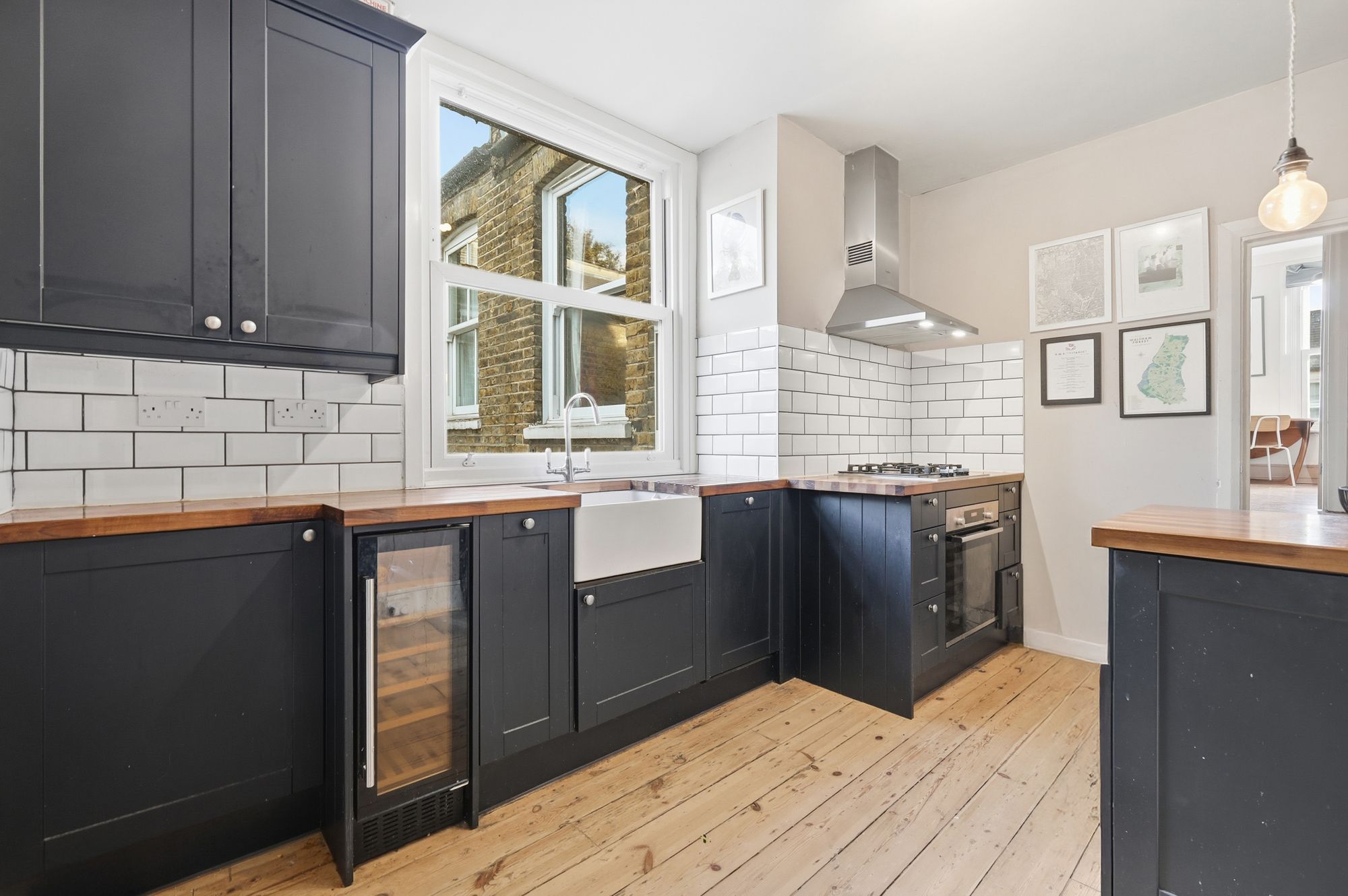 2 bed flat for sale in Richmond Road, London, E11  - Property Image 3