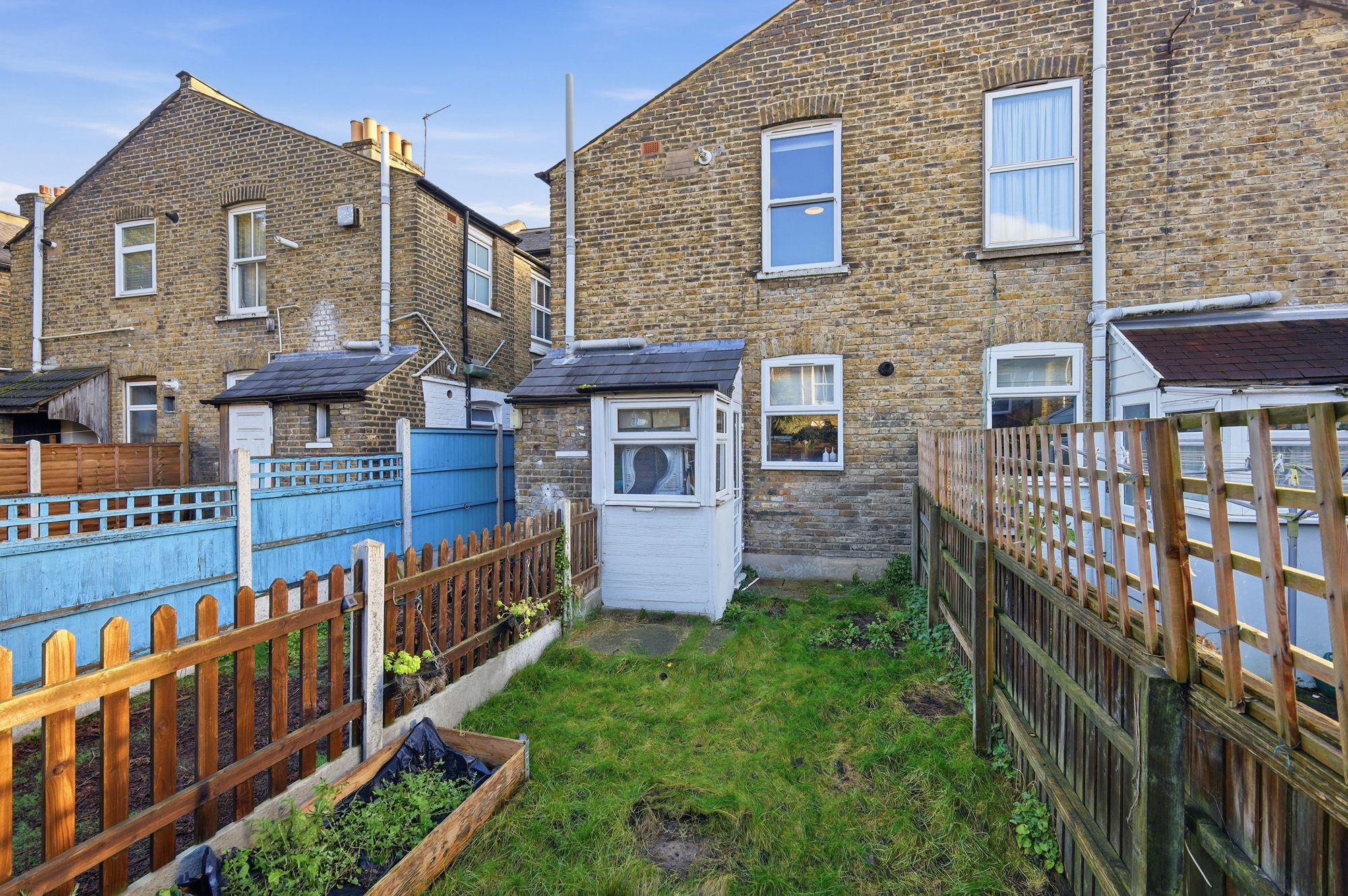 2 bed flat for sale in Richmond Road, London, E11 19