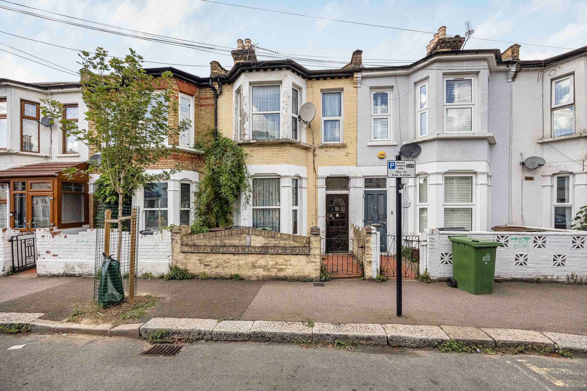 3 bed mid-terraced house for sale in St. Georges Road, Leyton - Property Image 1