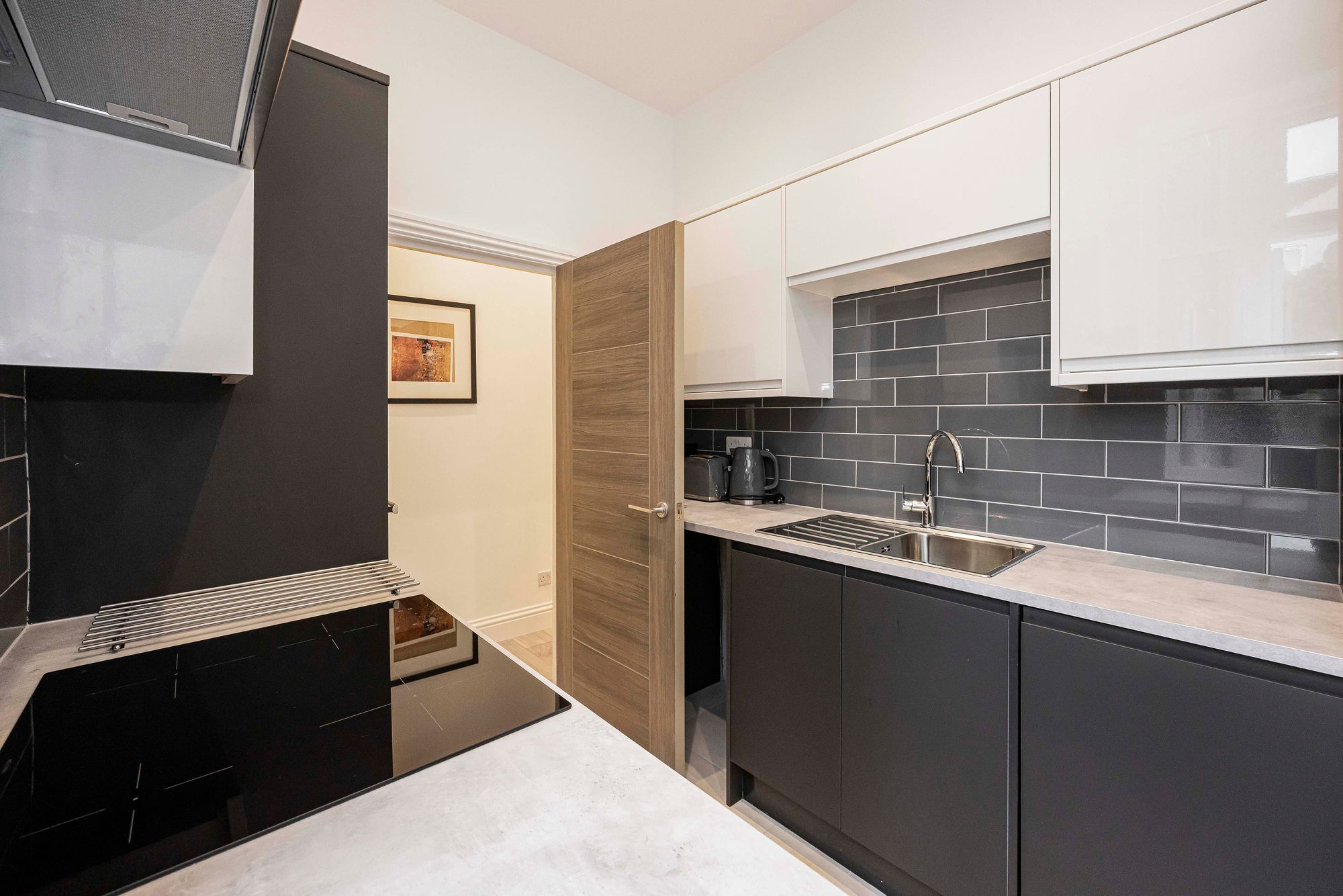 2 bed flat for sale in Ashburnham Road, London, NW10  - Property Image 2