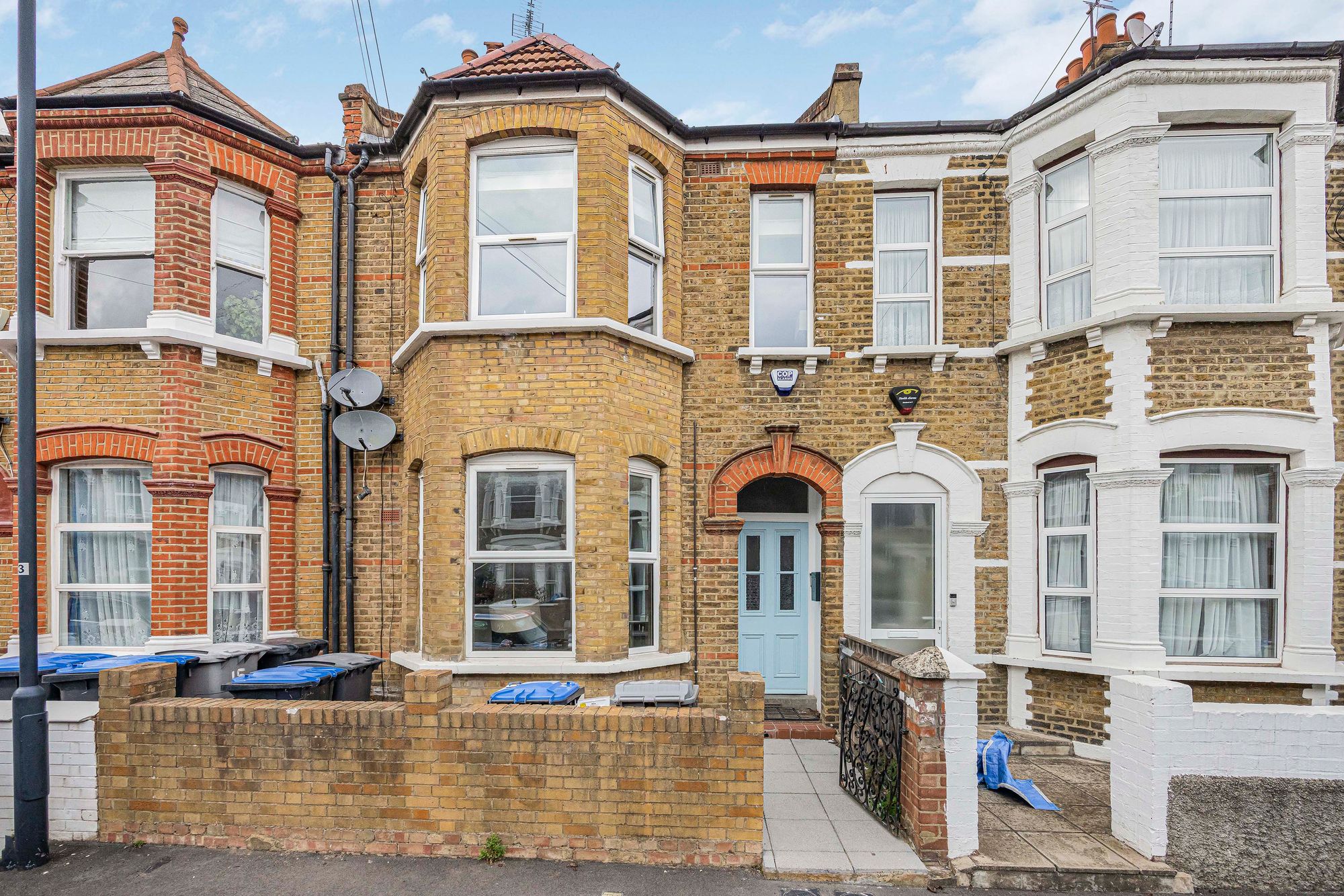 2 bed flat for sale in Ashburnham Road, London, NW10