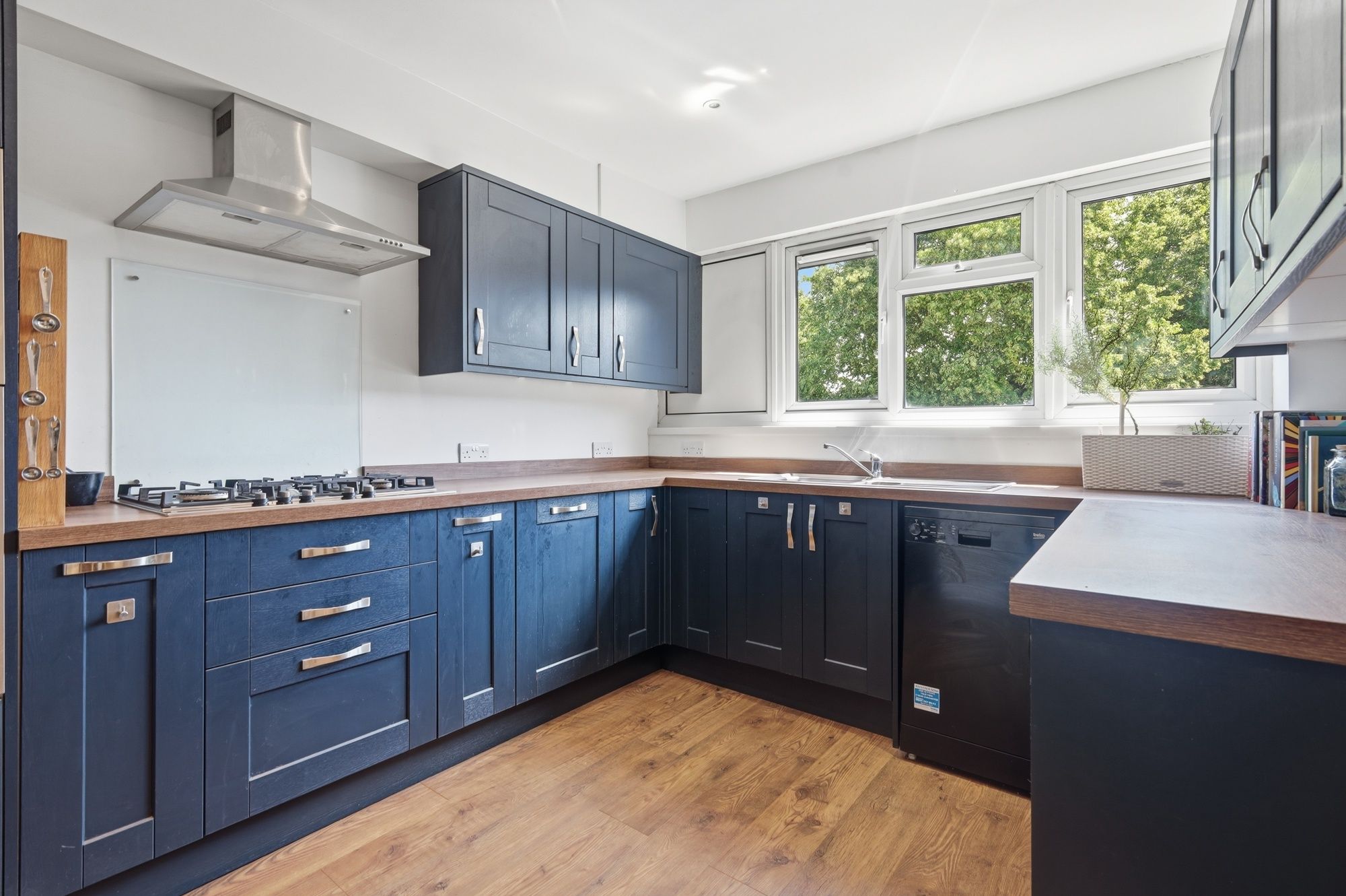 2 bed flat for sale in Beaumont Road, Ayerst Court, Leyton, E10  - Property Image 5