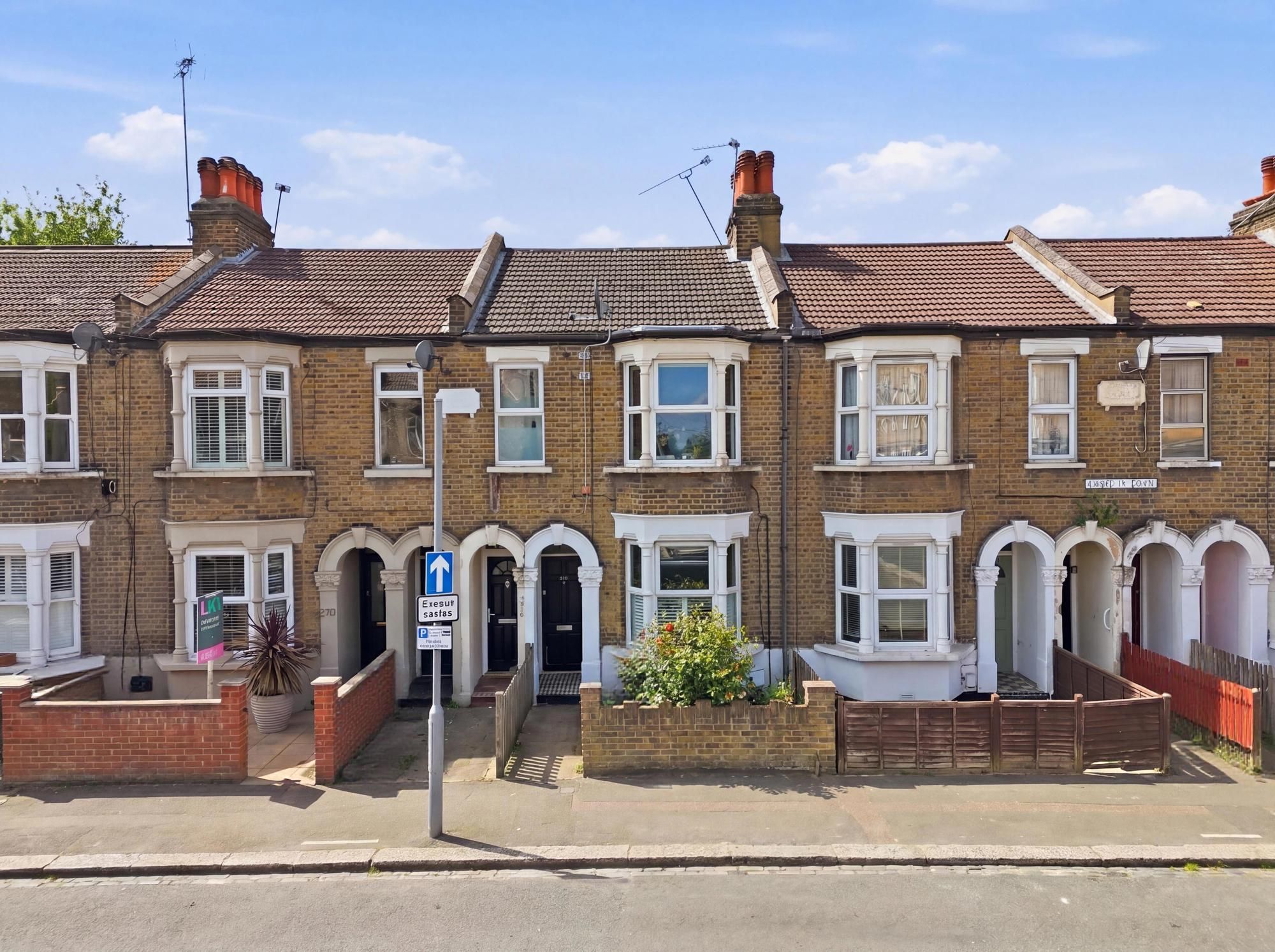 2 bed flat for sale in Francis Road, Leyton, E10 - Property Image 1