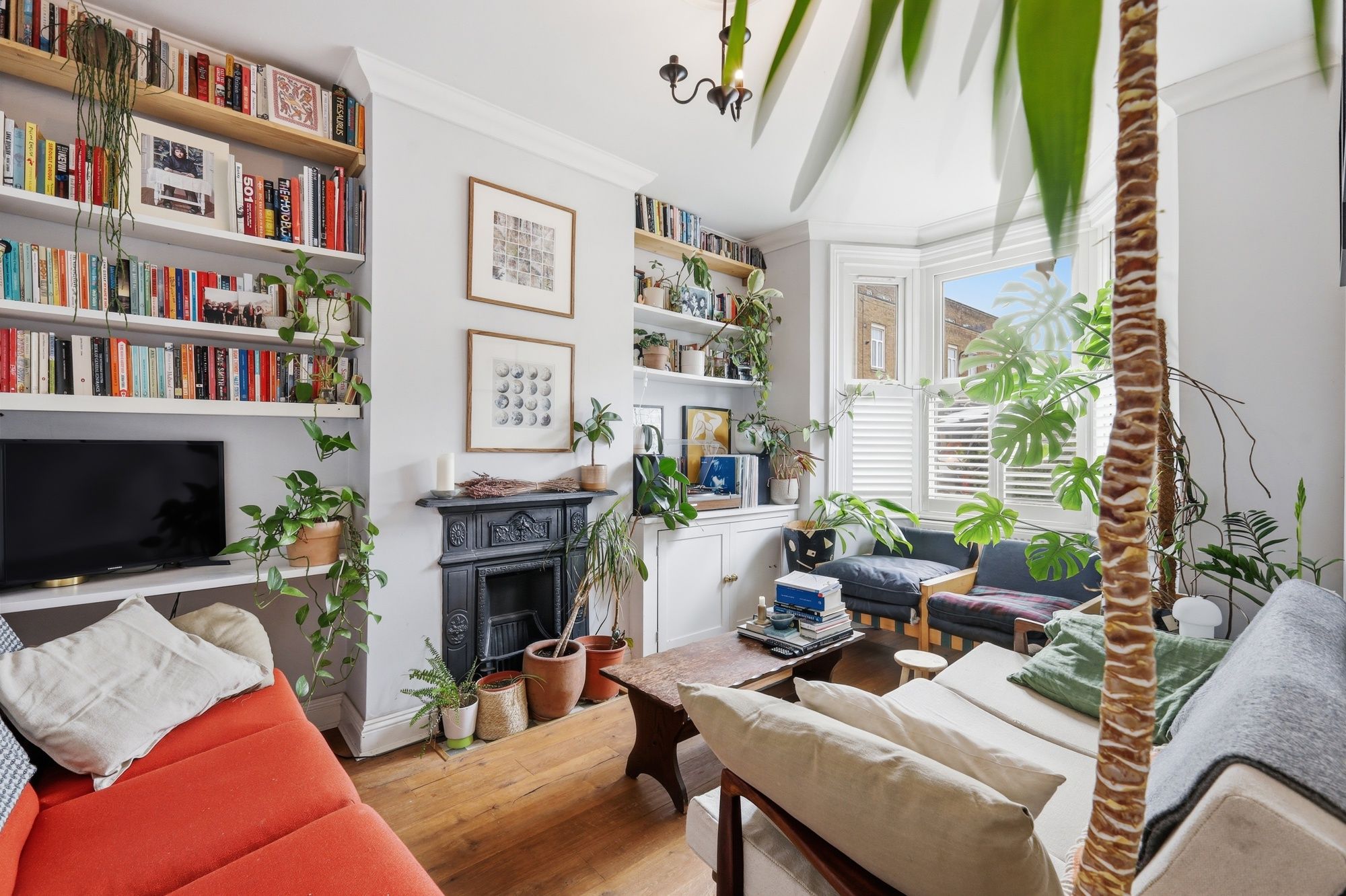 2 bed flat for sale in Francis Road, Leyton, E10  - Property Image 2