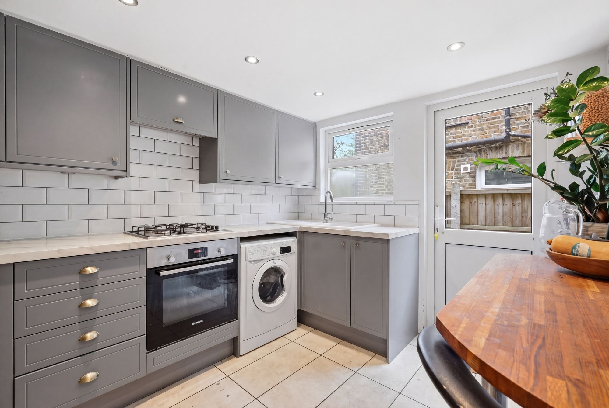 2 bed flat for sale in Francis Road, Leyton, E10  - Property Image 6