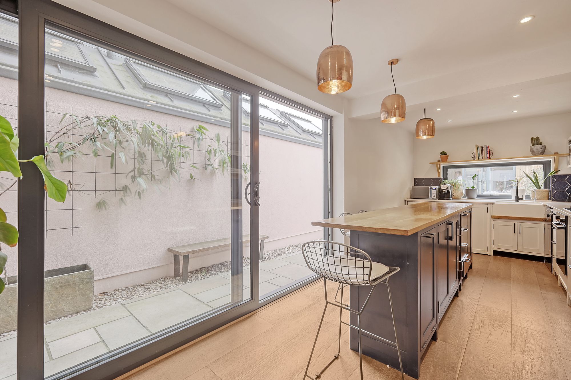 4 bed mid-terraced house for sale in Murchison Road, London, E10  - Property Image 10