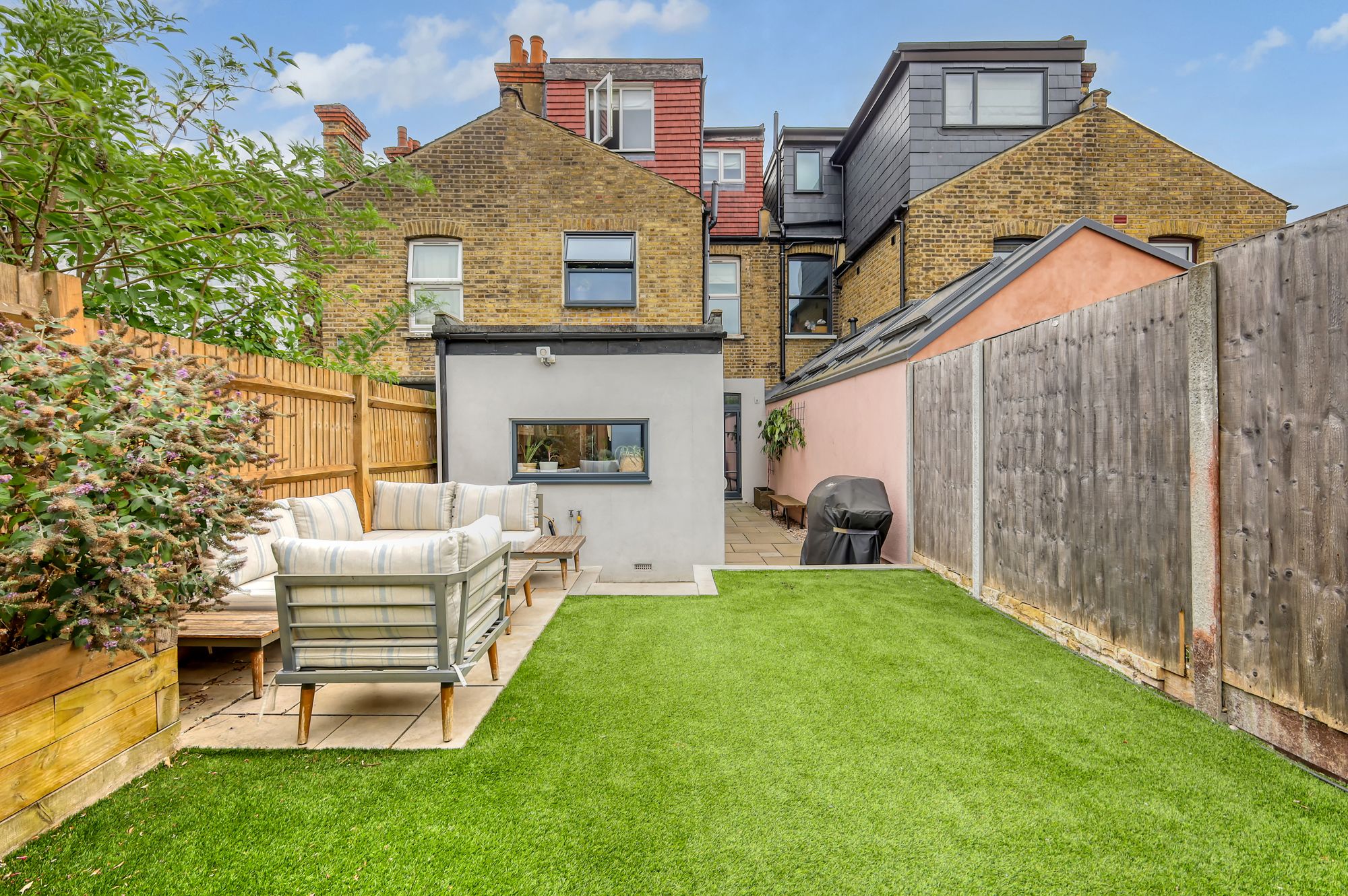 4 bed mid-terraced house for sale in Murchison Road, London, E10 3