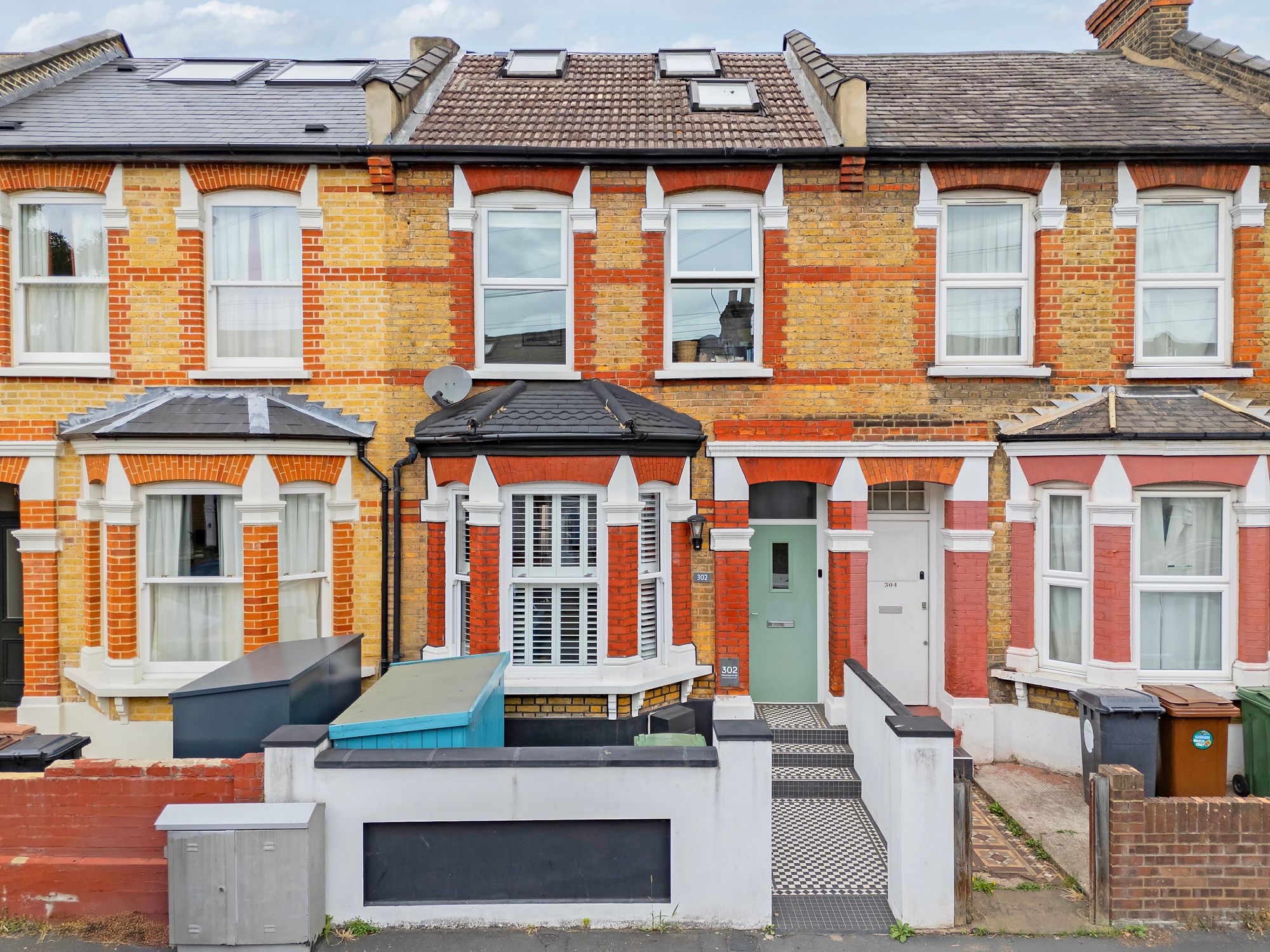 4 bed mid-terraced house for sale in Murchison Road, London, E10  - Property Image 1