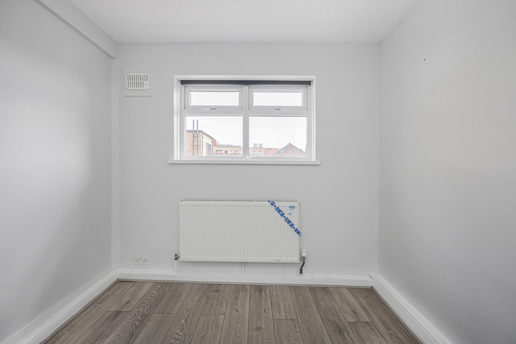 2 bed flat for sale in Bridge Court, Lea Bridge Road, Leyton, E10  - Property Image 3