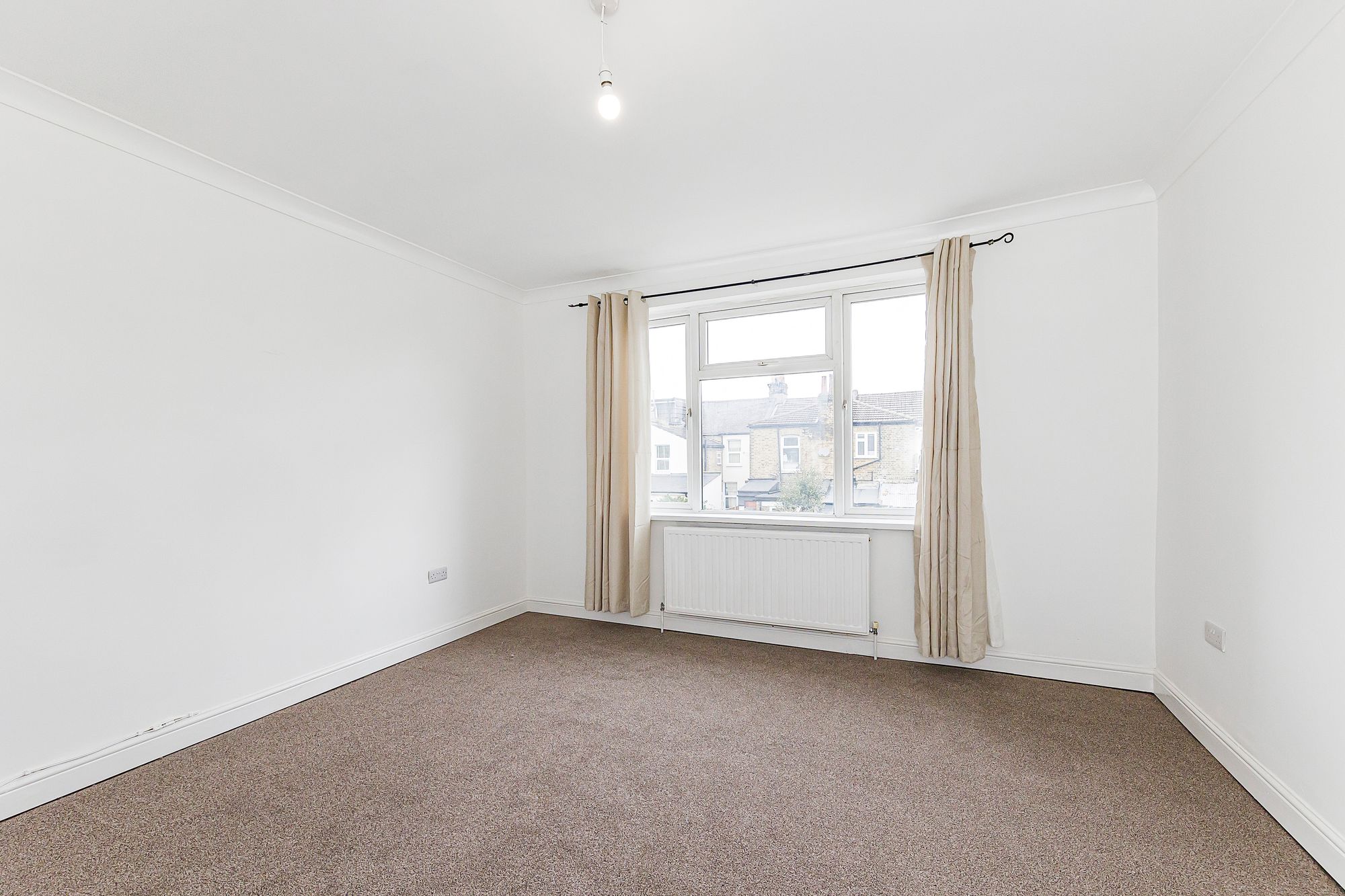 3 bed house to rent in Ashville Road, Leytonstone, E11 8