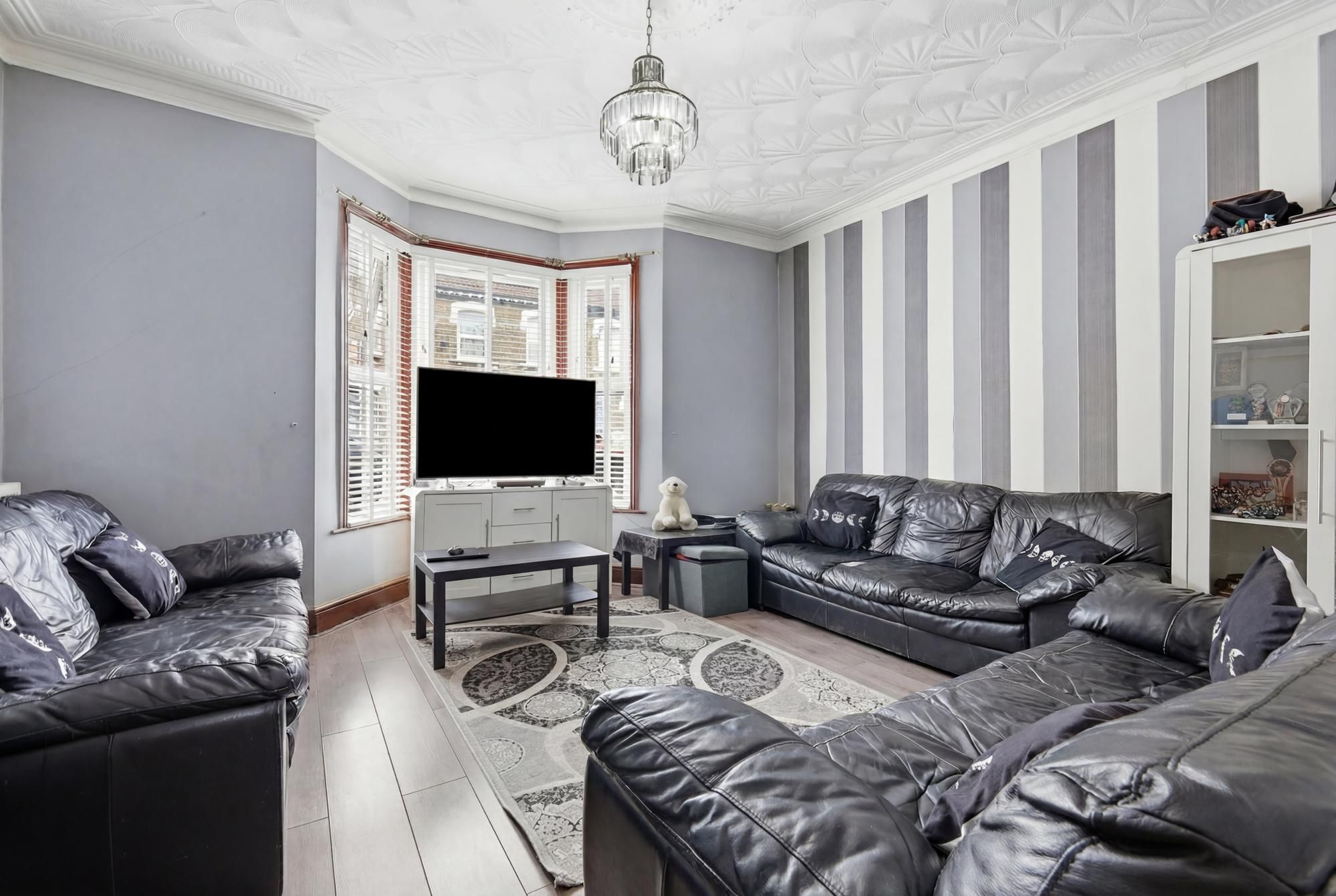 6 bed end of terrace house for sale in Beaconsfield Road, Leyton, E10  - Property Image 2