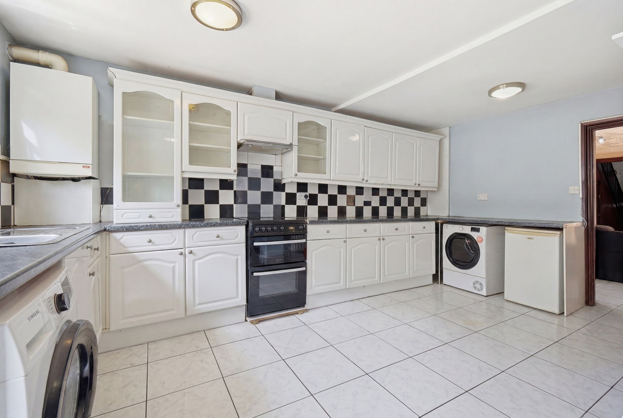 6 bed end of terrace house for sale in Beaconsfield Road, Leyton, E10  - Property Image 3