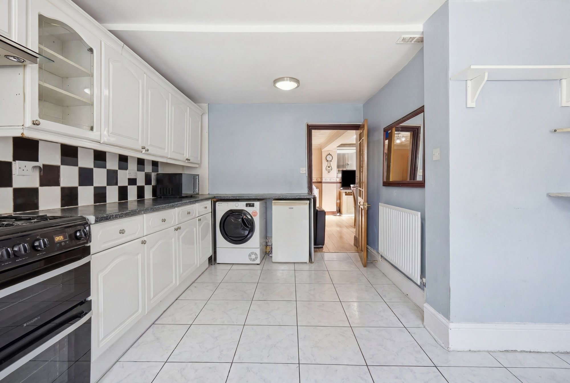 6 bed end of terrace house for sale in Beaconsfield Road, Leyton, E10 4