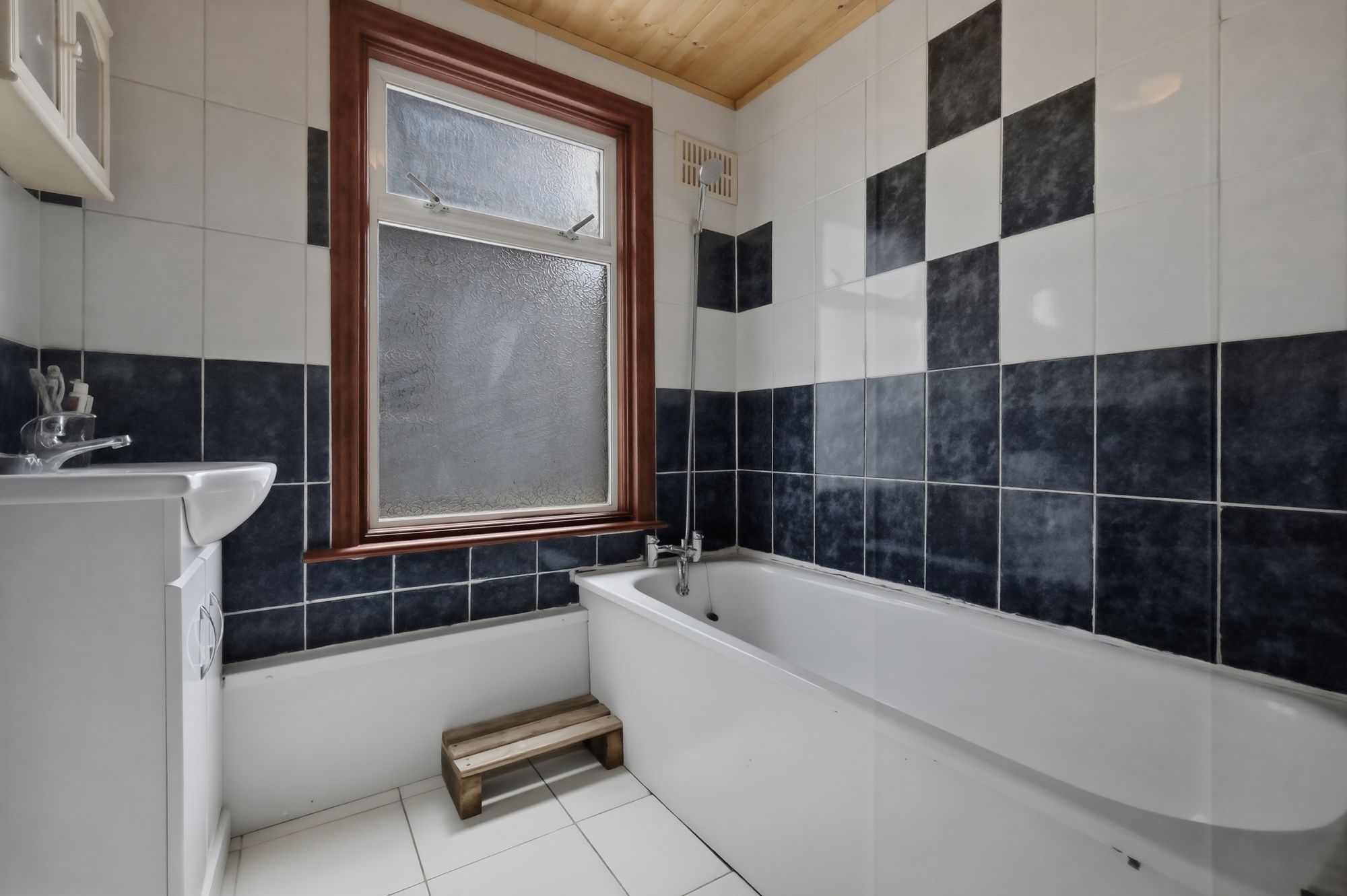 6 bed end of terrace house for sale in Beaconsfield Road, Leyton, E10 13