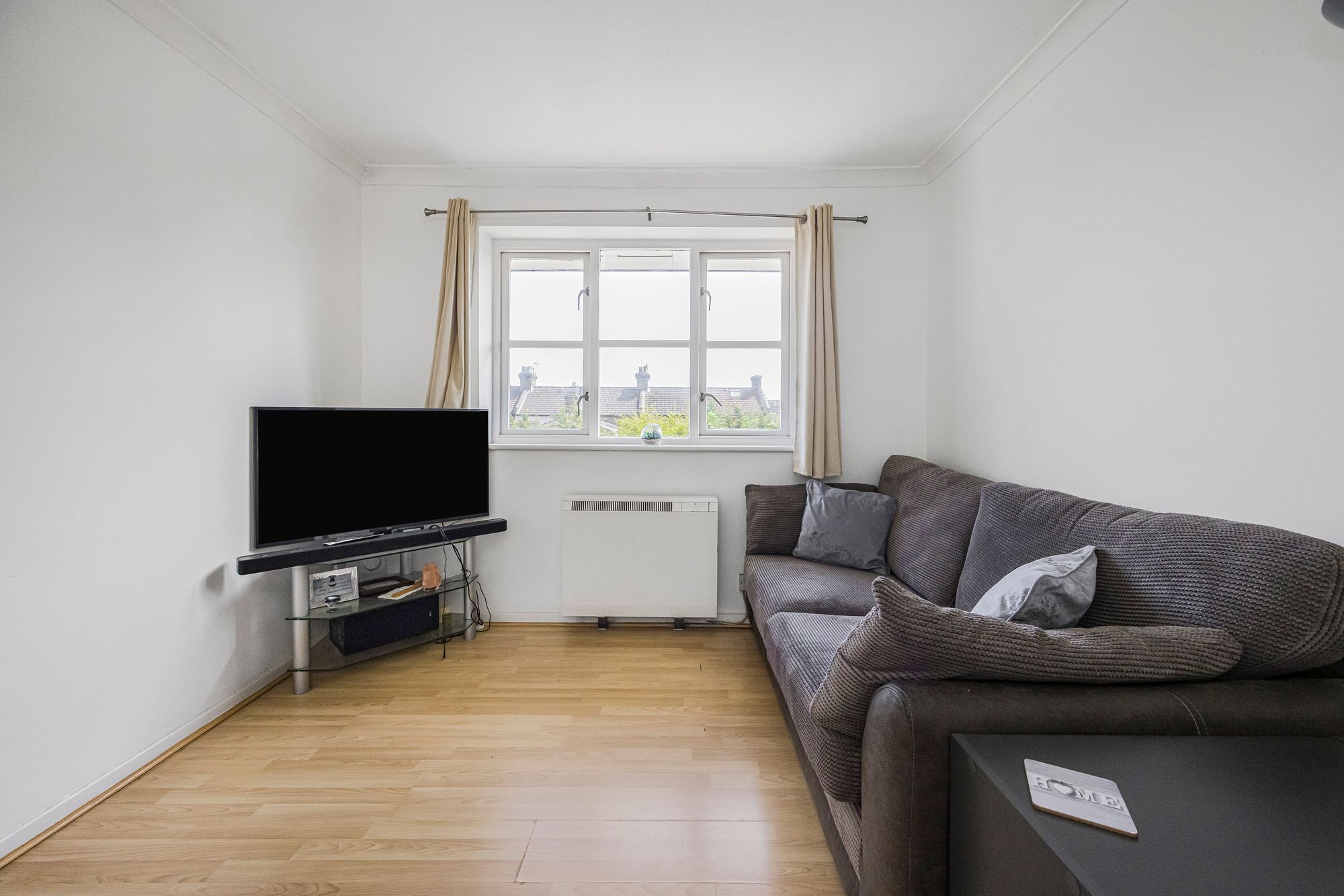 1 bed apartment for sale in Paramount House, High Road Leytonstone, Leytonstone, E11  - Property Image 2