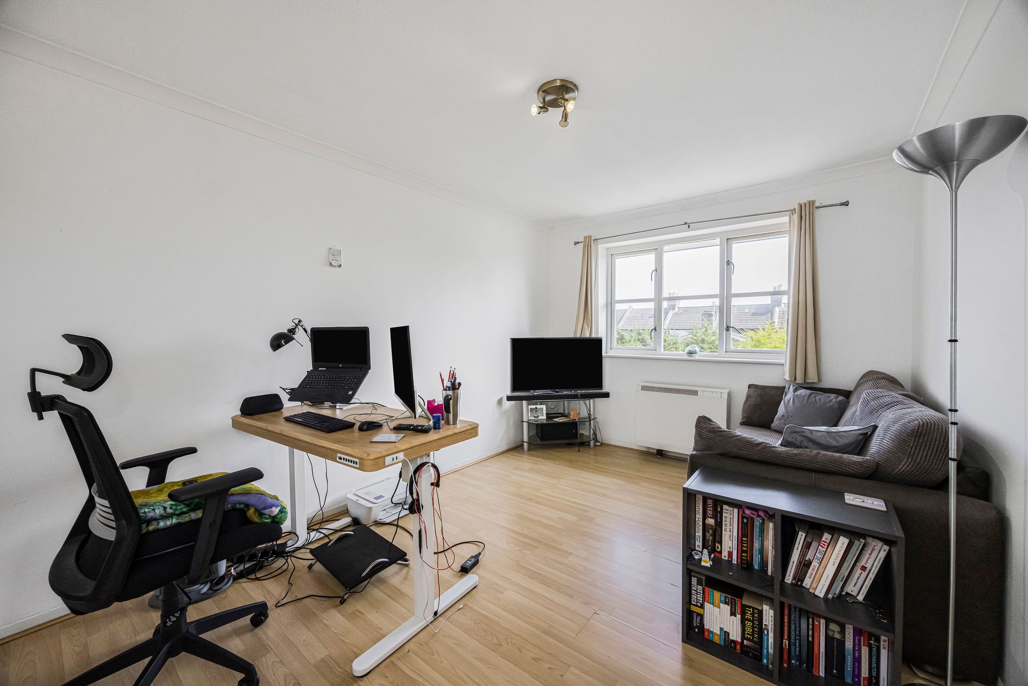 1 bed apartment for sale in Paramount House, High Road Leytonstone, Leytonstone, E11 2