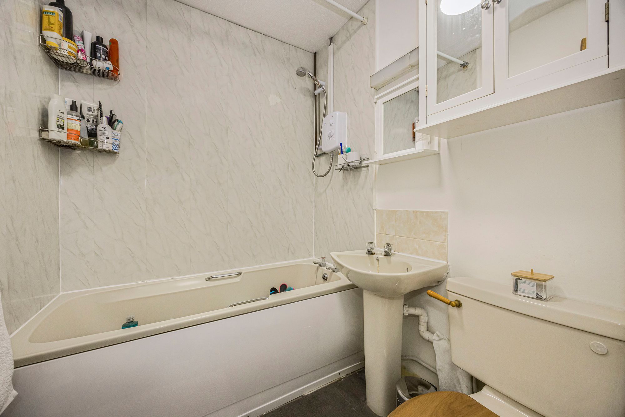 1 bed apartment for sale in Paramount House, High Road Leytonstone, Leytonstone, E11 5