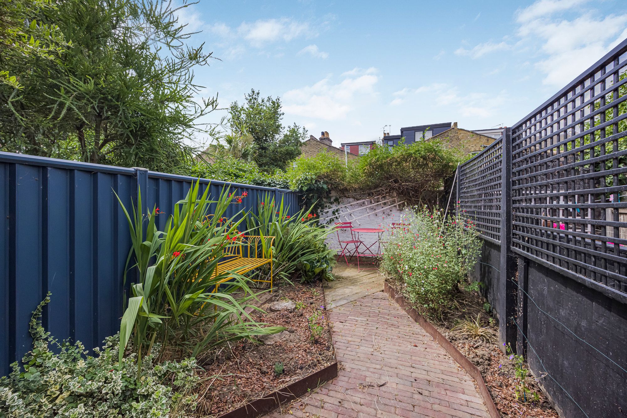 2 bed flat for sale in Francis Road, Leyton, E10 12