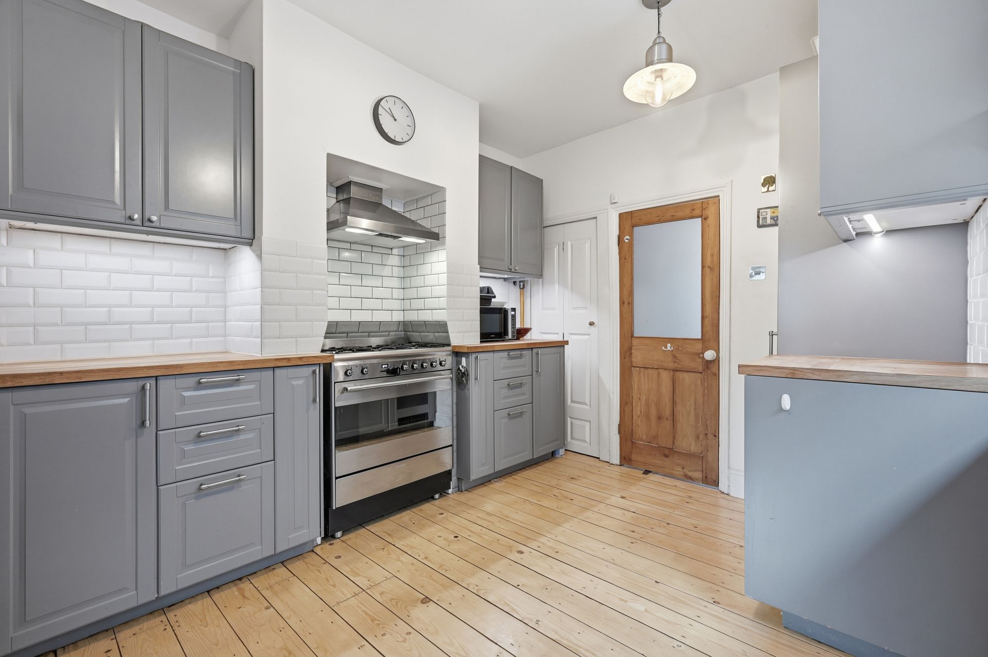 2 bed ground floor flat for sale in Murchison Road, Leyton, E10 2