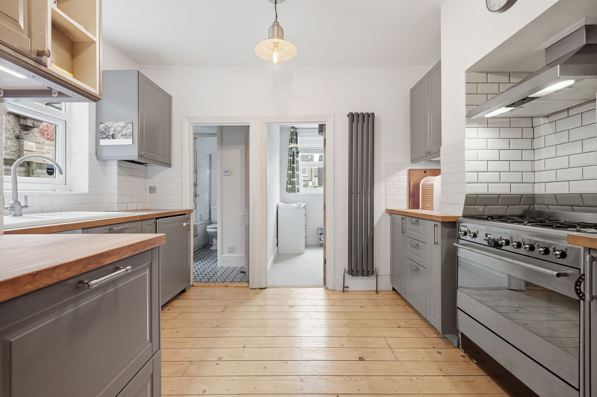 2 bed ground floor flat for sale in Murchison Road, Leyton, E10 10