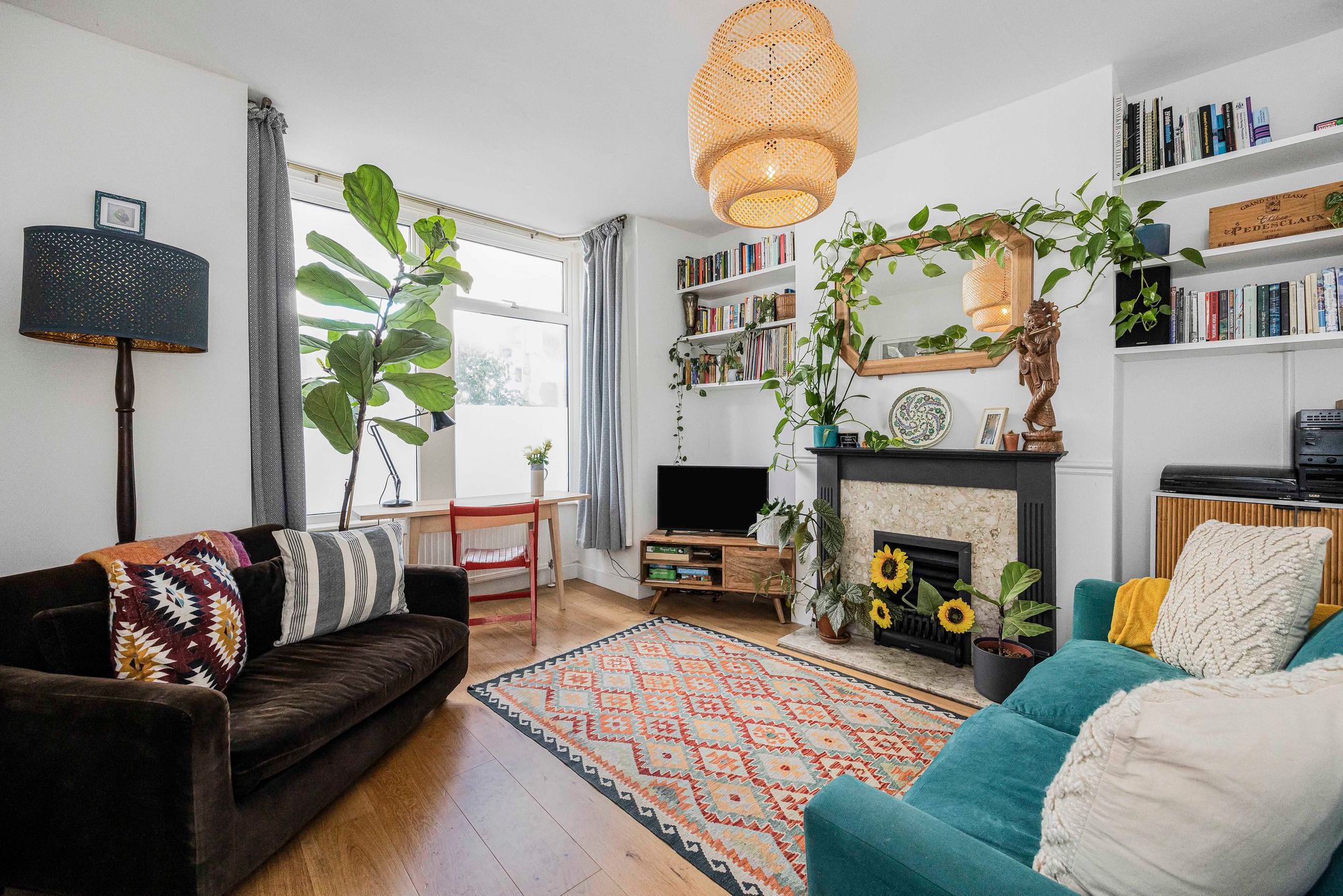 2 bed ground floor flat for sale in Hainault Road, Leytonstone, E11