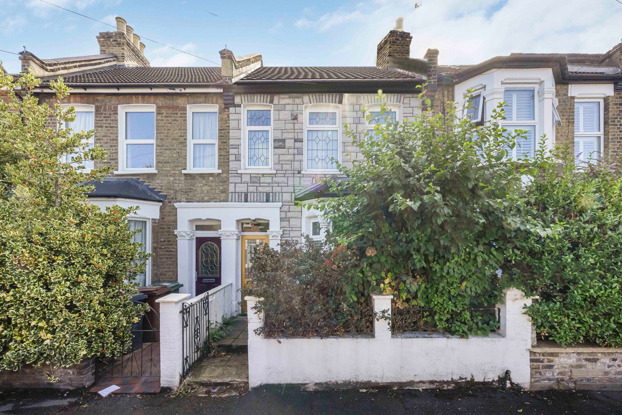 3 bed mid-terraced house for sale in Albert Road, Leyton, E10 - Property Image 1
