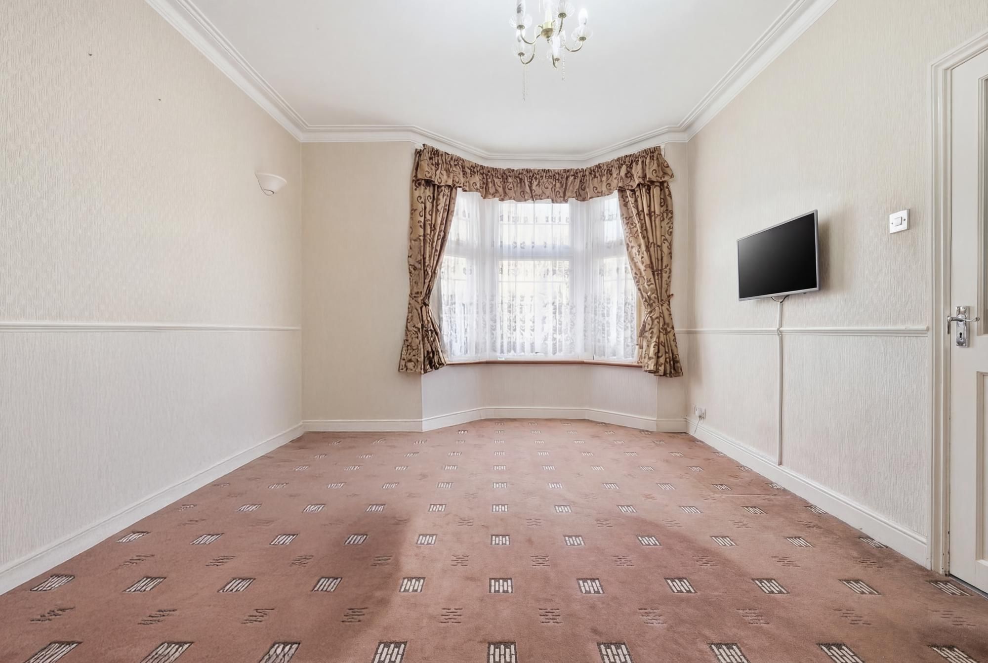 3 bed terraced house for sale in Norton Road, Leyton, E10  - Property Image 5