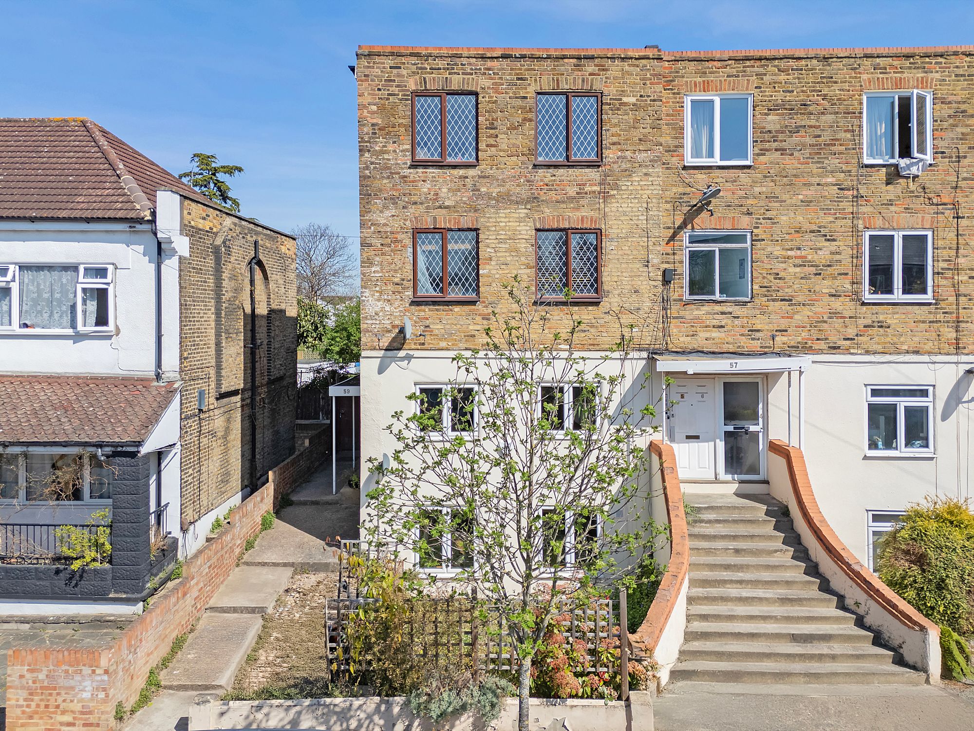 2 bed flat for sale in Grange Park Road, Leyton, E10