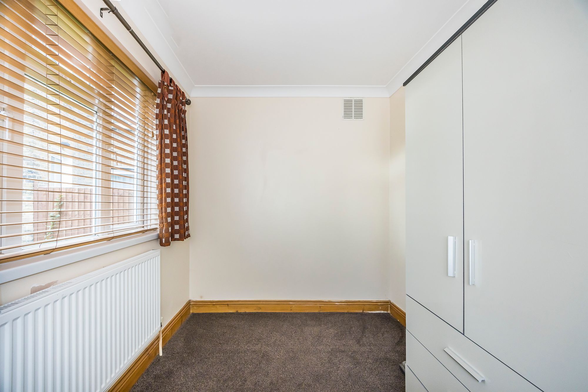 2 bed flat to rent in Brunswick Road, London, E10 6