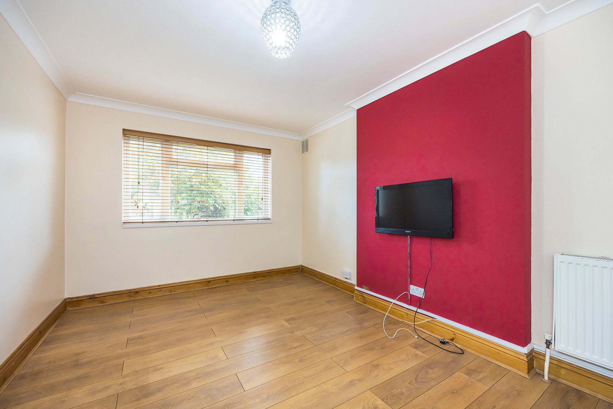 2 bed flat to rent in Brunswick Road, London, E10 2