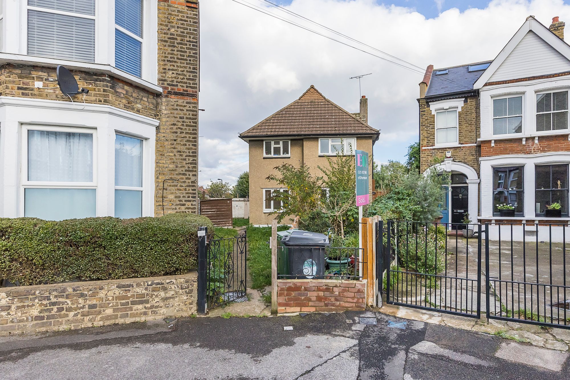 2 bed flat to rent in Brunswick Road, London, E10