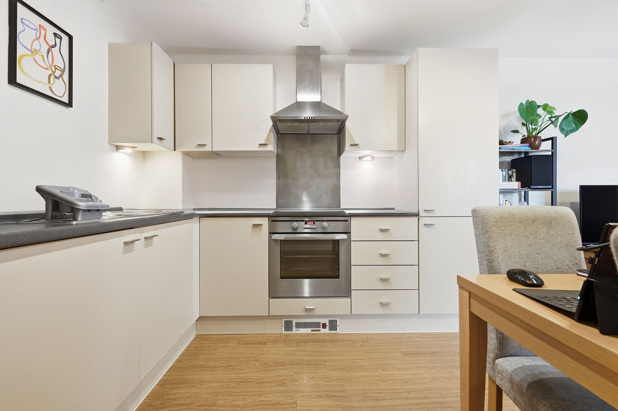 2 bed flat for sale in Cunningham Court, Oliver Road, E10  - Property Image 2