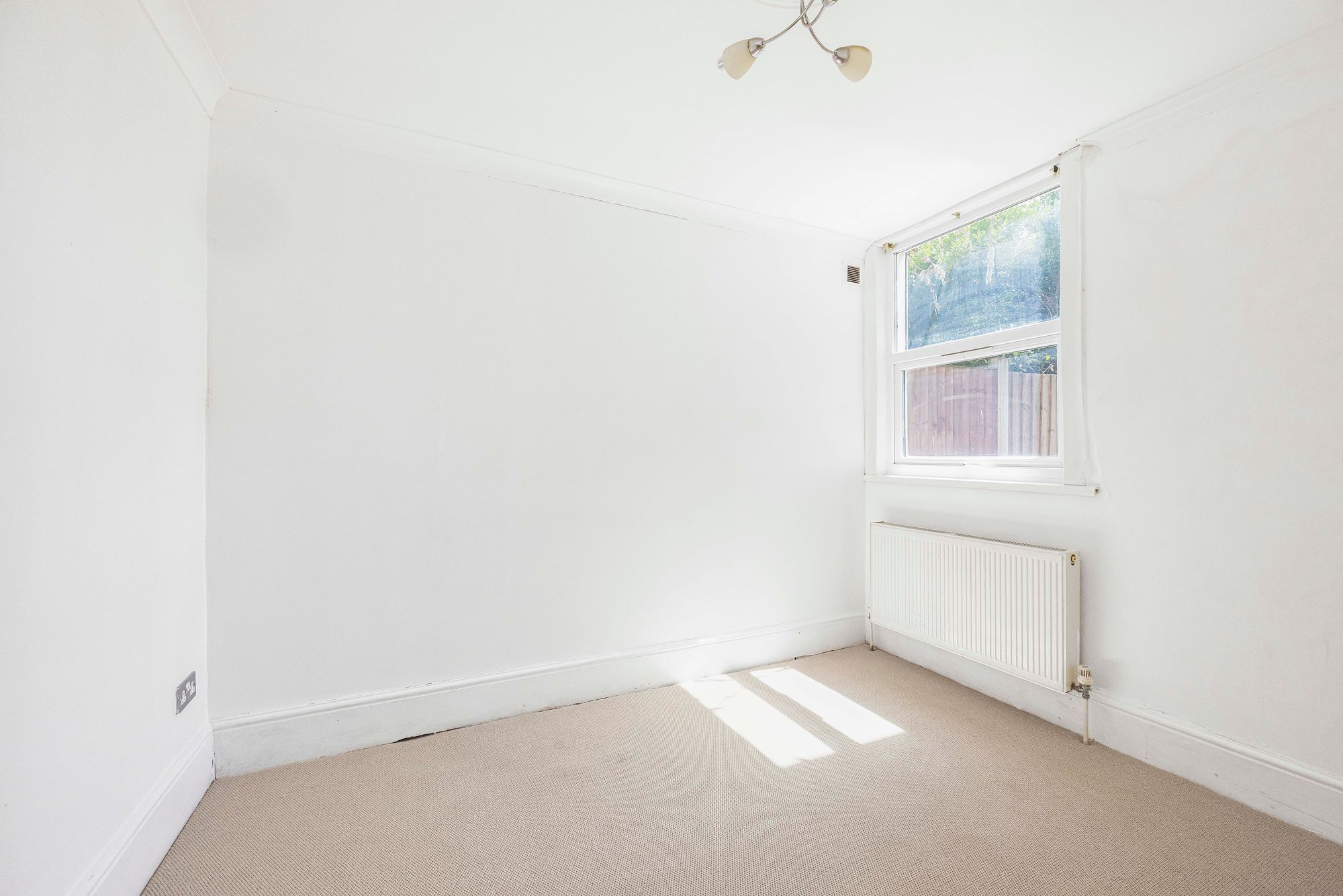 2 bed flat for sale in Guernsey Road, Leytonstone, E11 8
