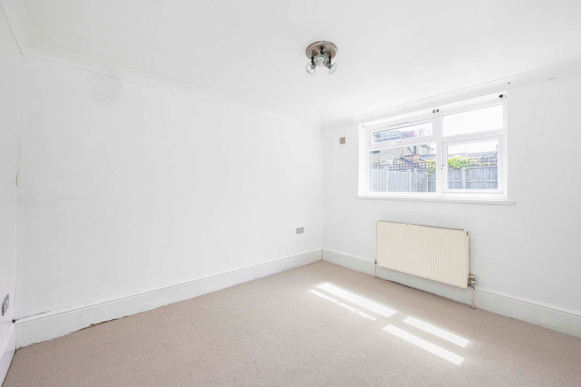 2 bed flat for sale in Guernsey Road, Leytonstone, E11 9