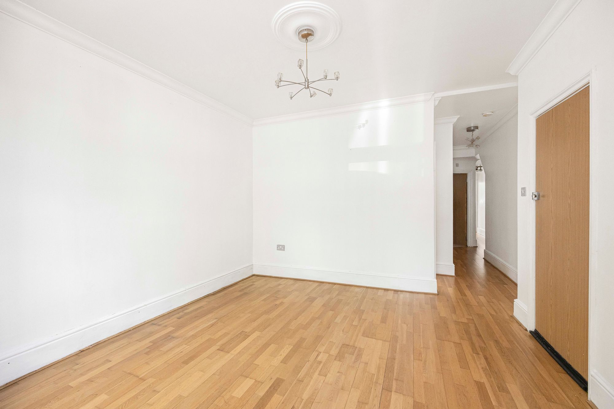 2 bed flat for sale in Guernsey Road, Leytonstone, E11 5