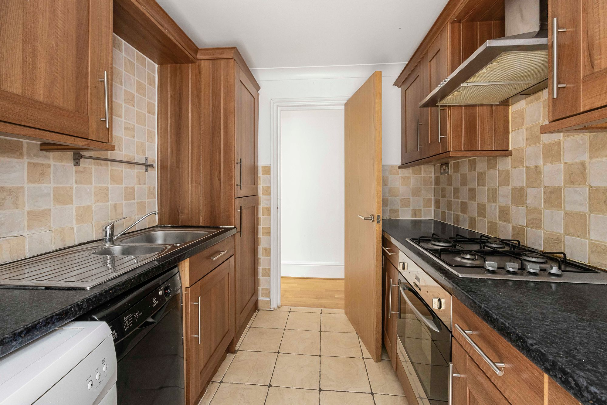 2 bed flat for sale in Guernsey Road, Leytonstone, E11  - Property Image 8