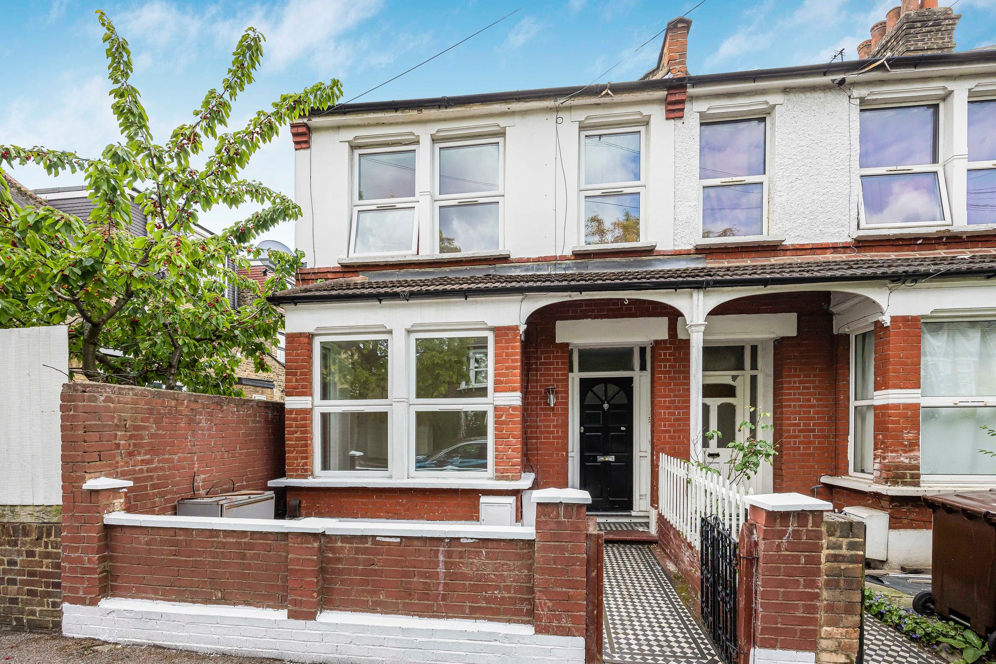 2 bed flat for sale in Guernsey Road, Leytonstone, E11  - Property Image 1