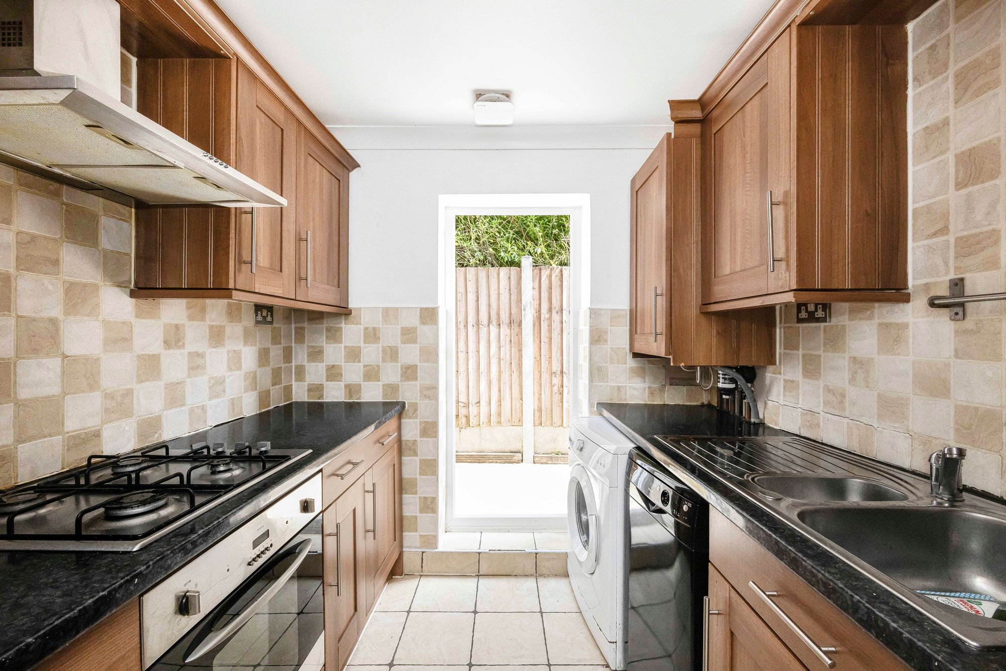 2 bed flat for sale in Guernsey Road, Leytonstone, E11 2