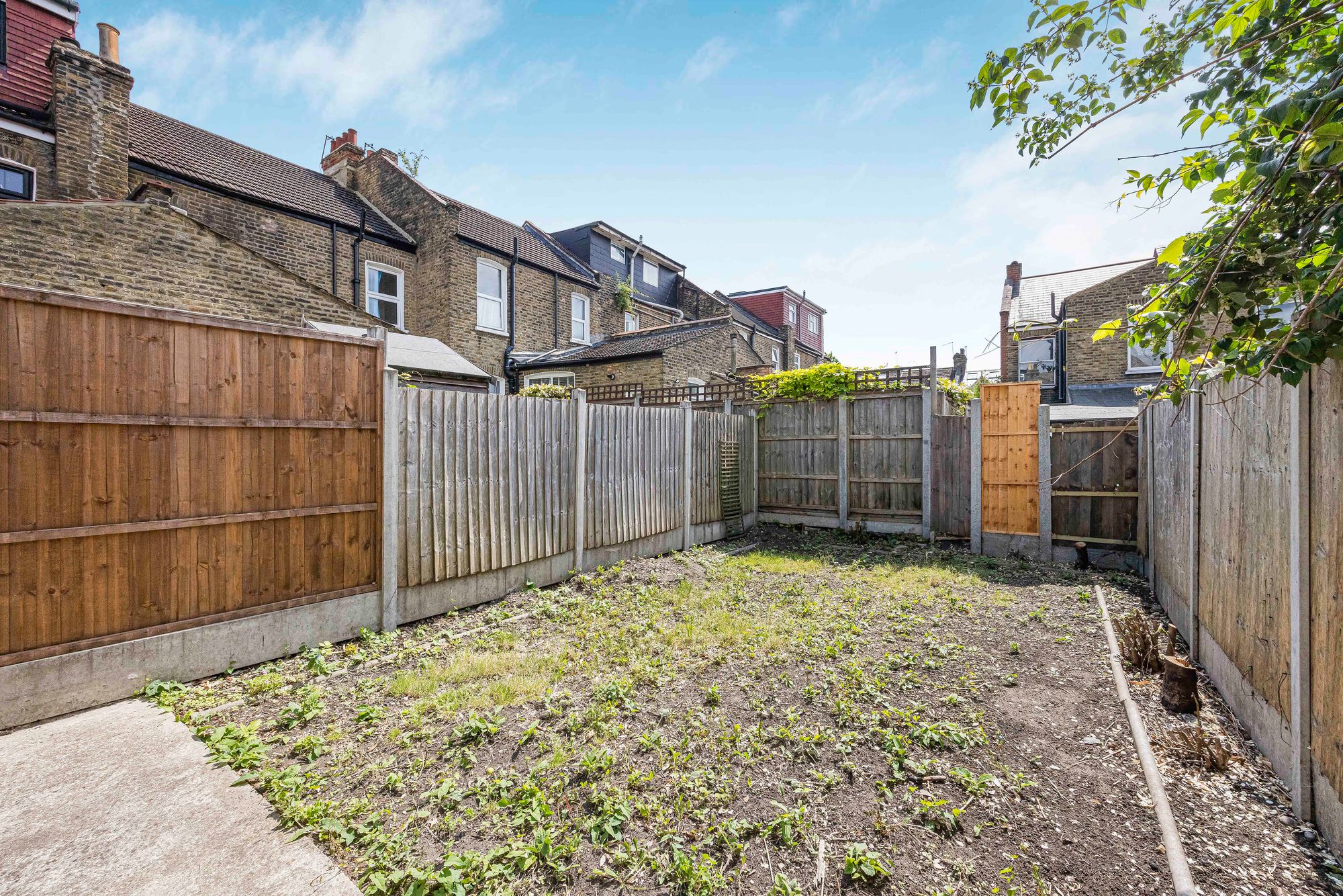 2 bed flat for sale in Guernsey Road, Leytonstone, E11 12