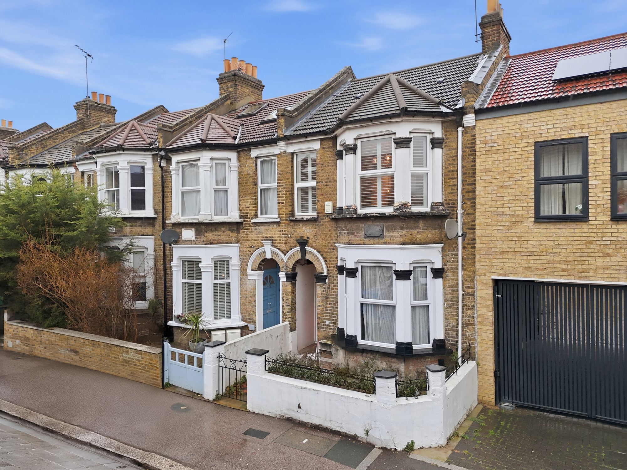 2 bed flat for sale in Francis Road, Leyton, E10 19