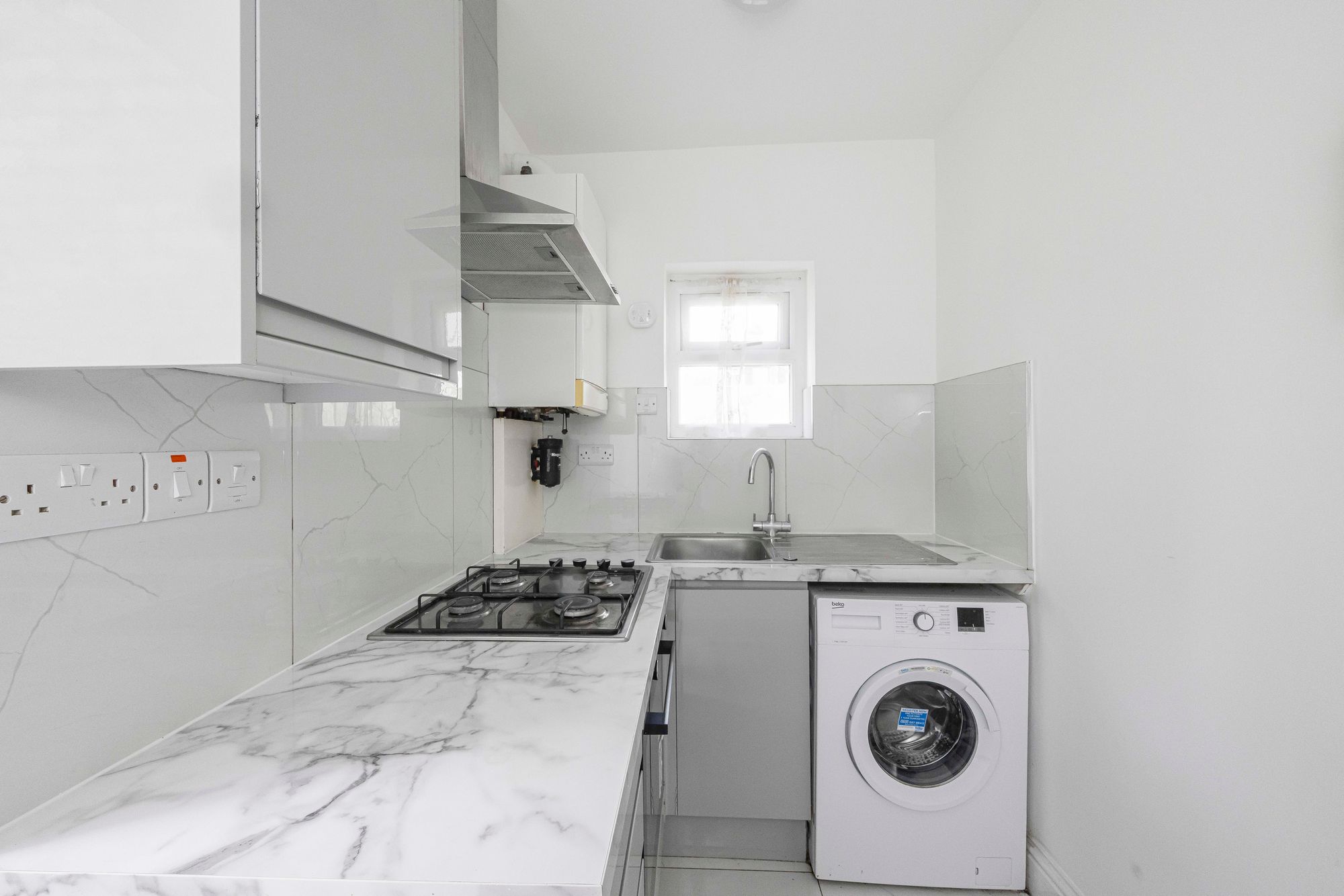 2 bed flat for sale in Morley Road, Leyton, E10  - Property Image 2