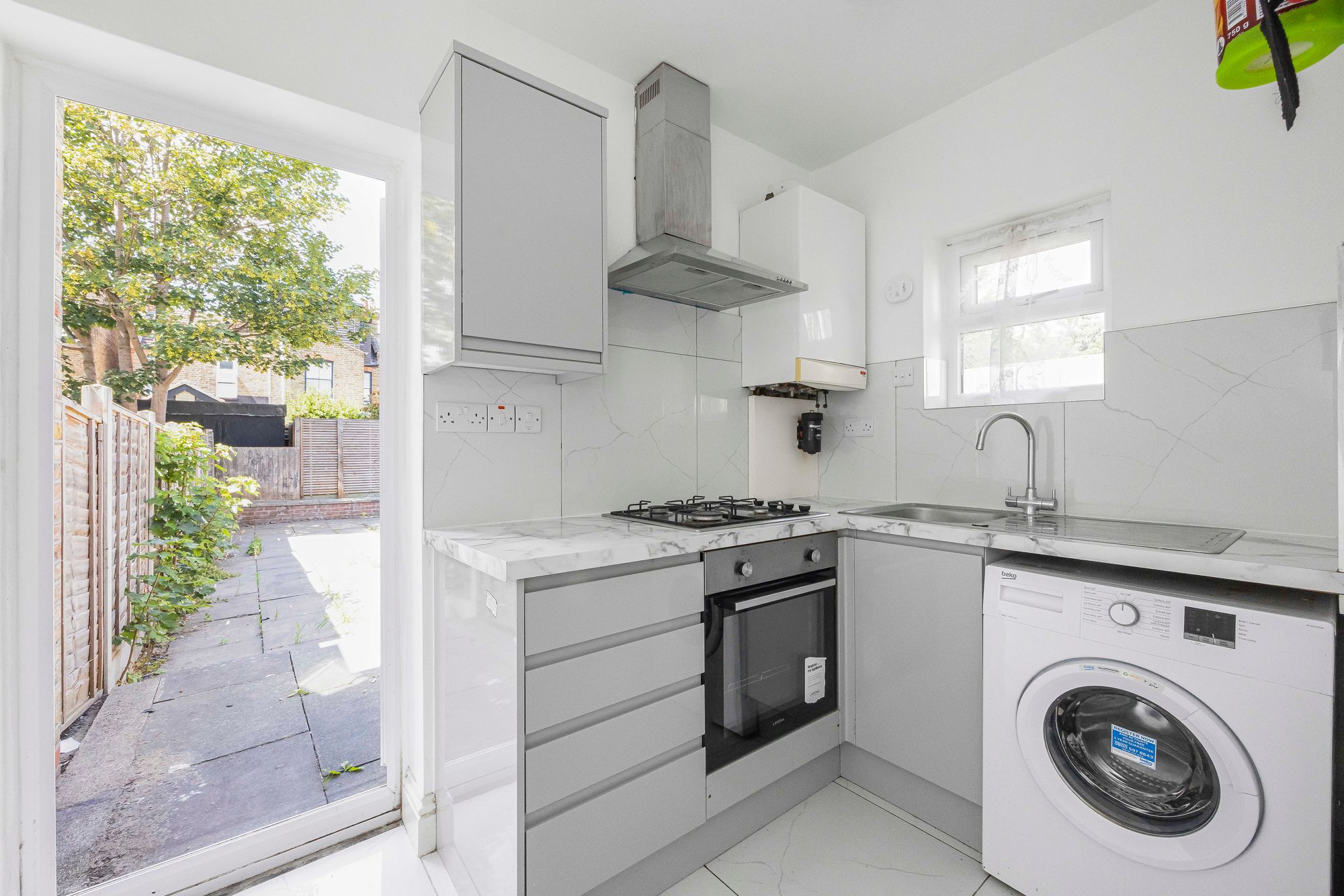 2 bed flat for sale in Morley Road, Leyton, E10  - Property Image 4
